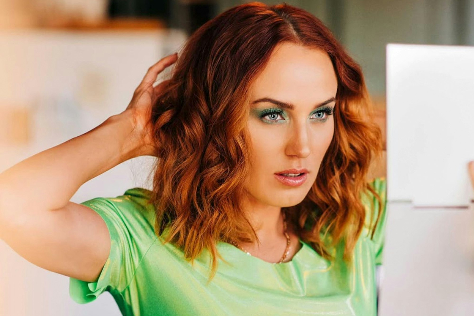 Kara Connolly putting on makeup