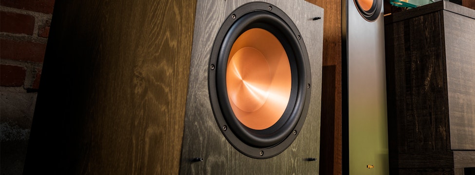 Down-Firing vs Front-Firing Subs: A Subwoofer Comparison Guide