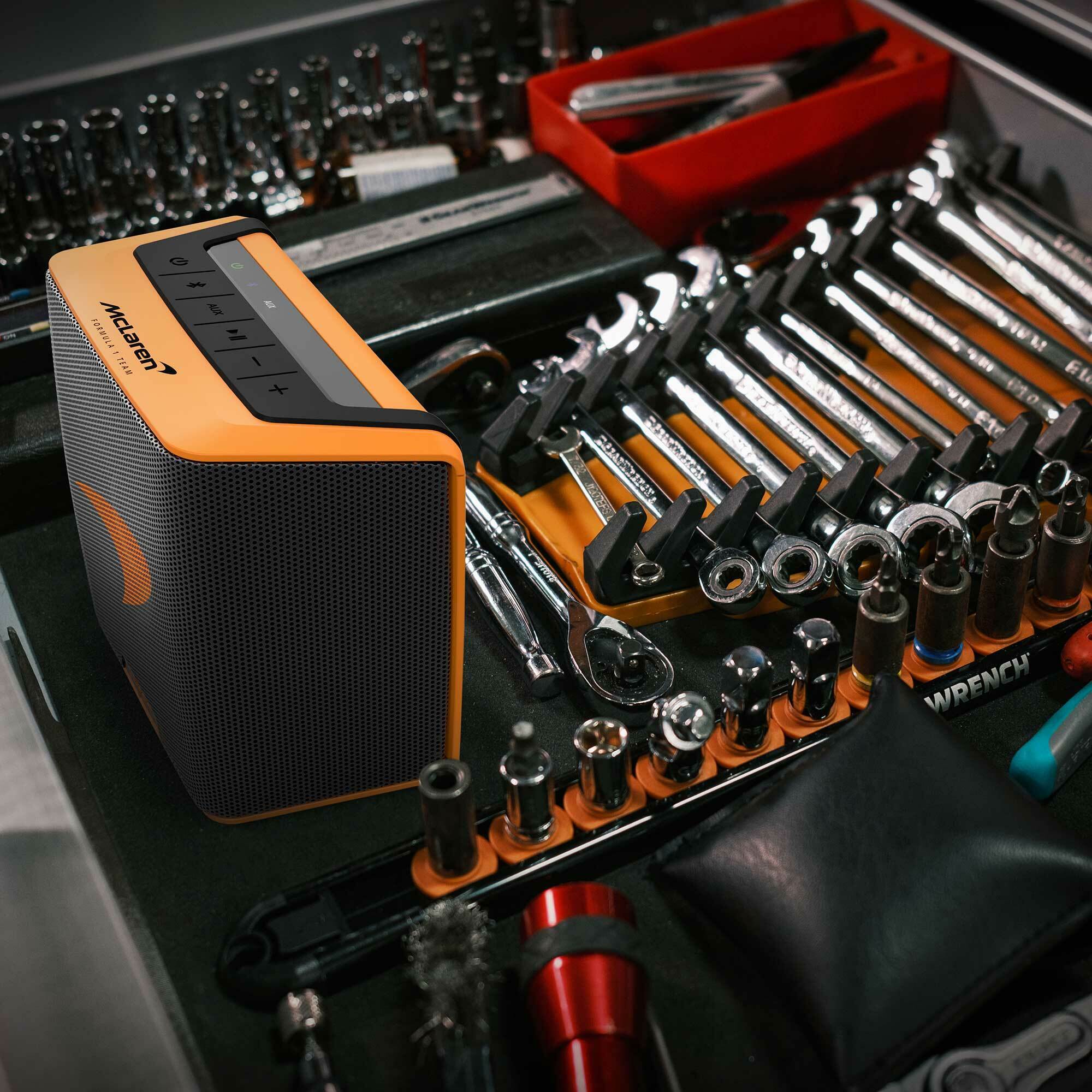 GROOVE McLAREN EDITION PORTABLE BLUETOOTH SPEAKER