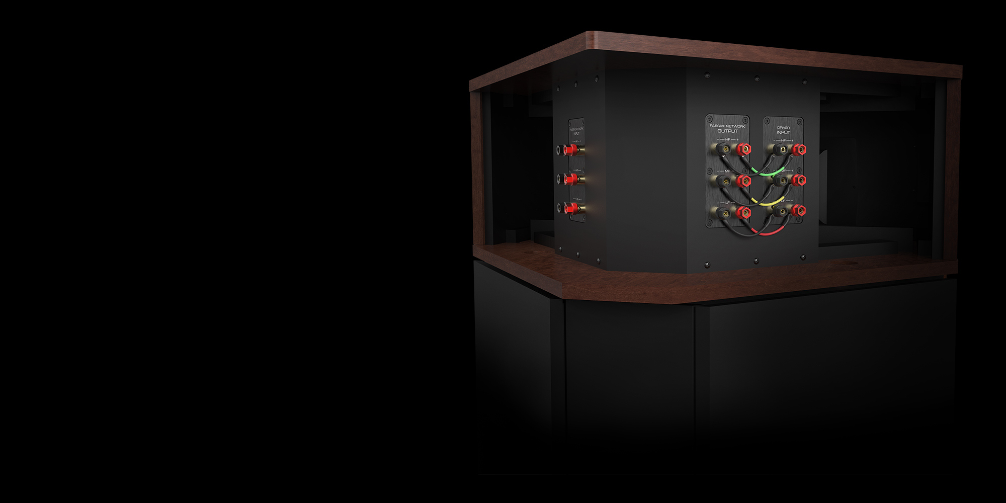 Active Crossover Klipschorn on dark background featuring IO Panel 2000x1000