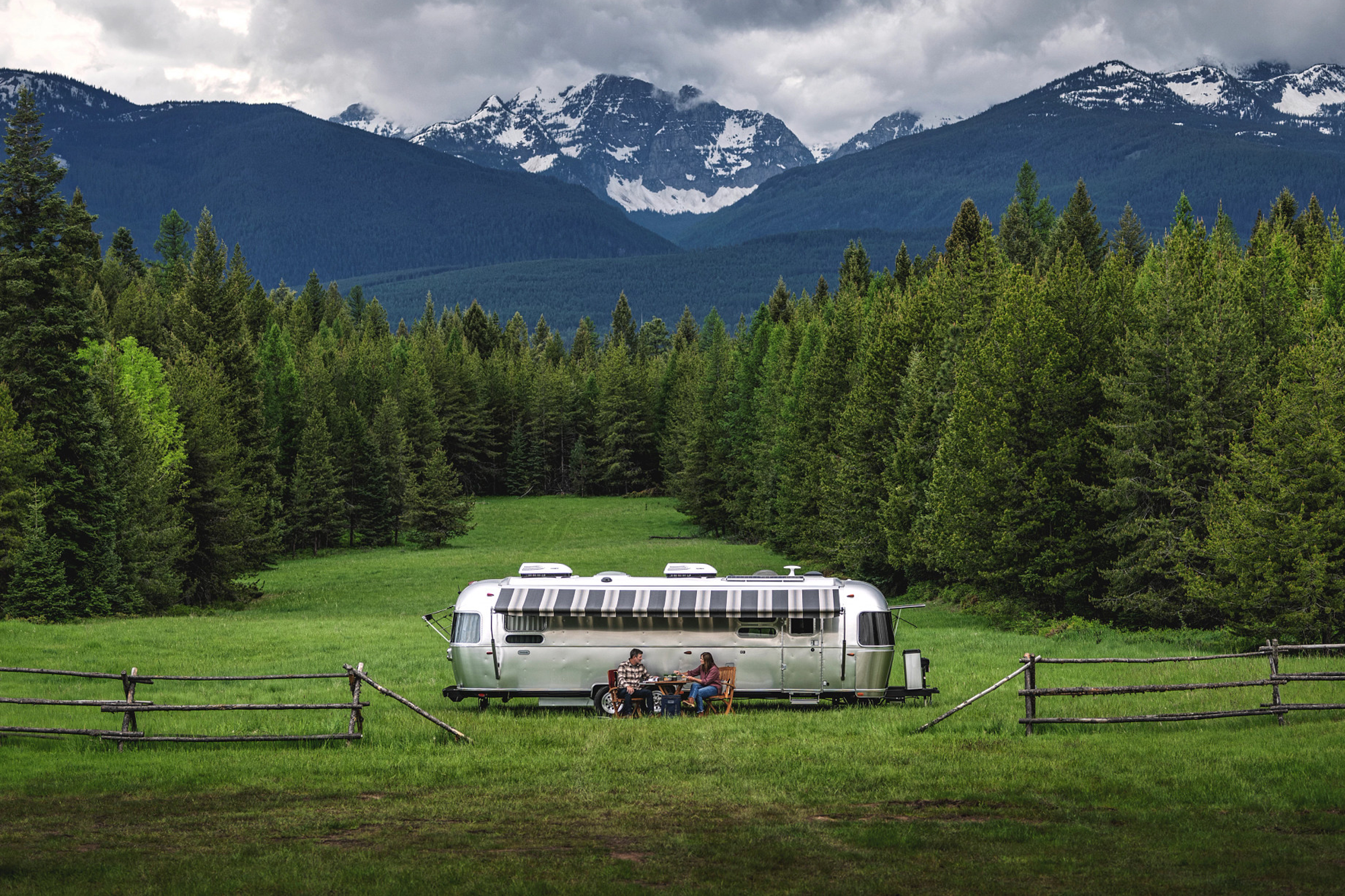 Airstream in front of mountain range 2000x1333