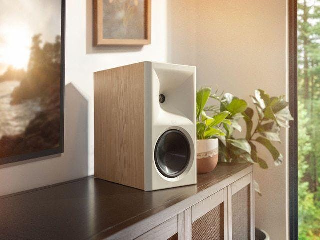 STUNNING RED OAK FINISH