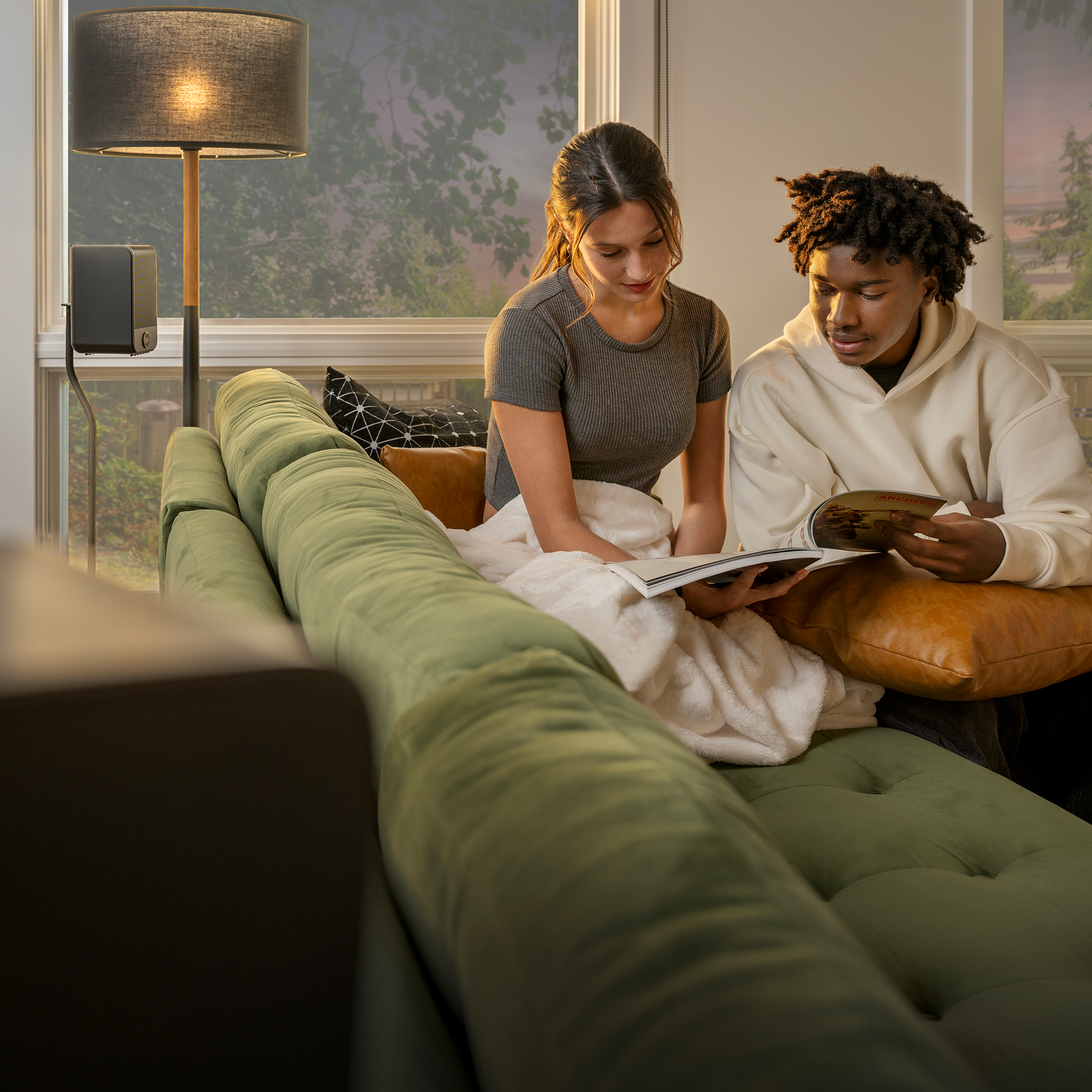 Flexus LP SURR 100 in Cozy Living Room 2000x2000