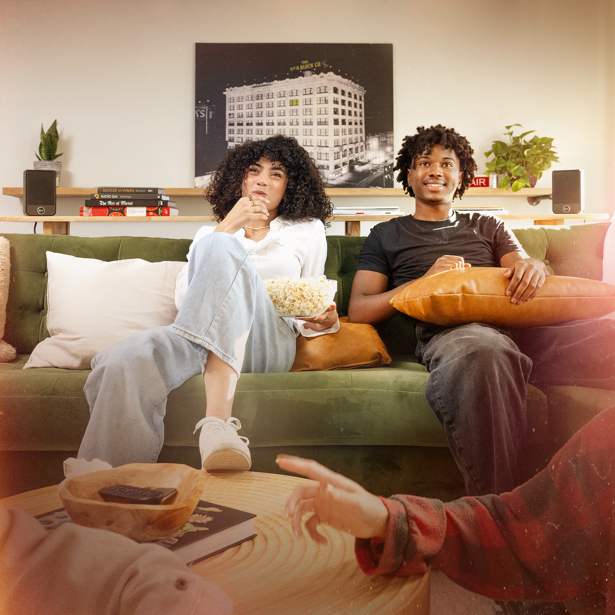 Flexus SURR 100 Behind Friends on Couch brighter 2000x2000