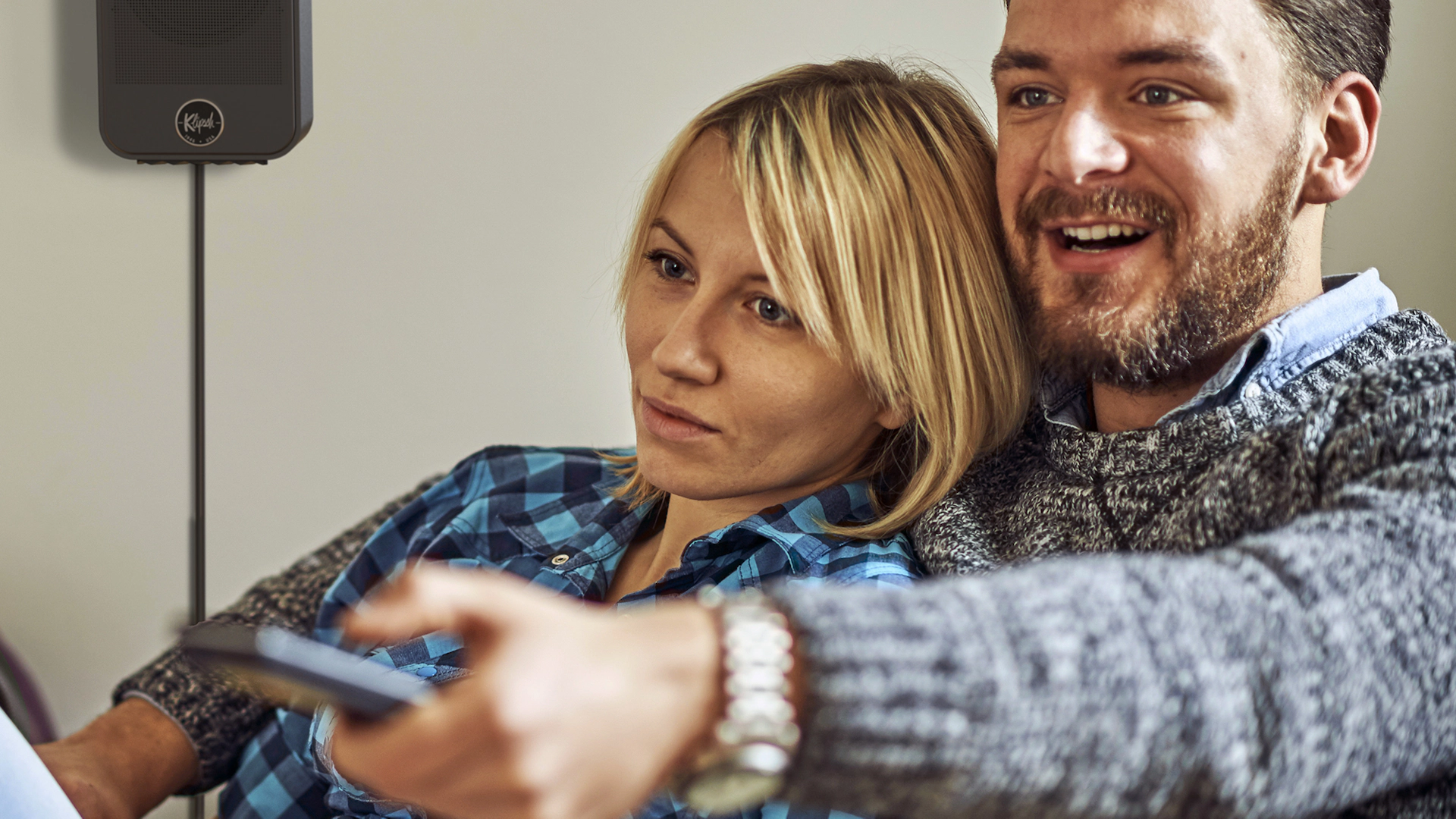 Flexus SURR 100 on Wall Behind Movie Watchers 2000x2000