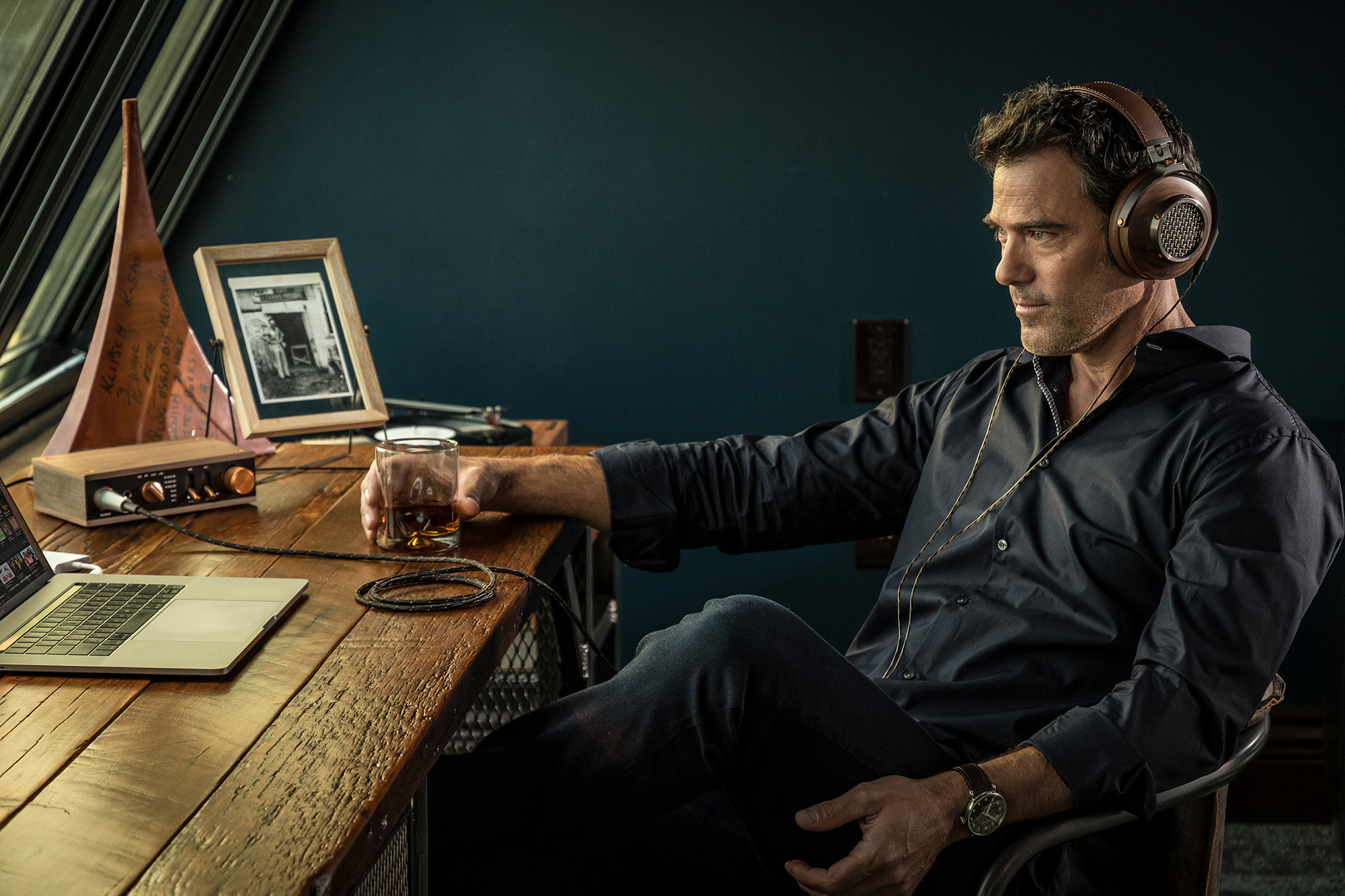 HERO Klipsch Heritage Headphones lifestyle14