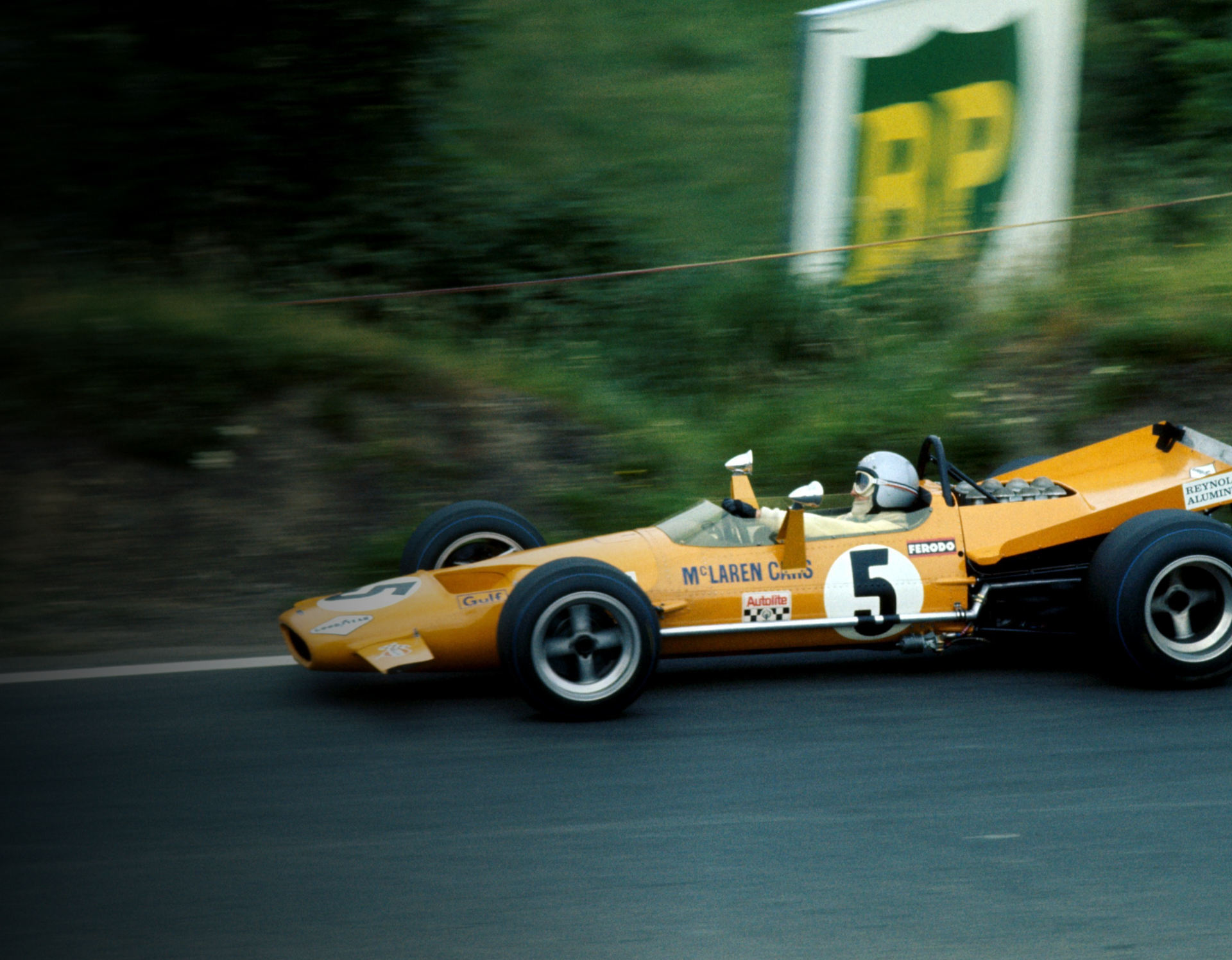 Historic Bruce Mc Laren racing car number five 2022 11 30 175347 ncct