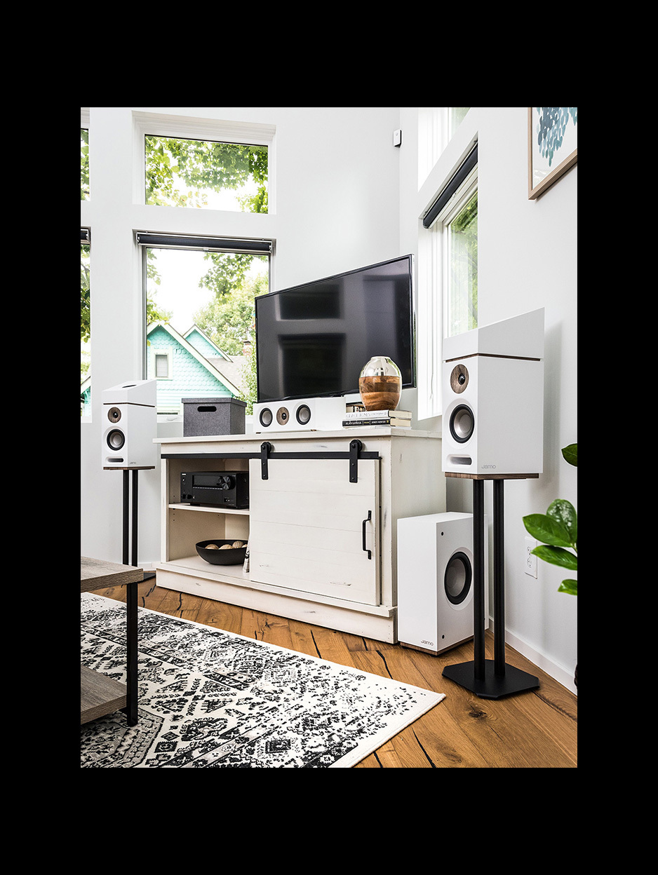 Jamo studio series speakers in living room 2022 01 21 015308 bojt