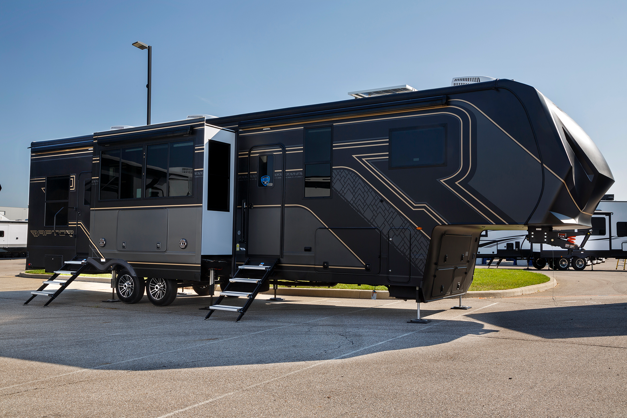Keystone RV Raptor Exterior 2000x1333