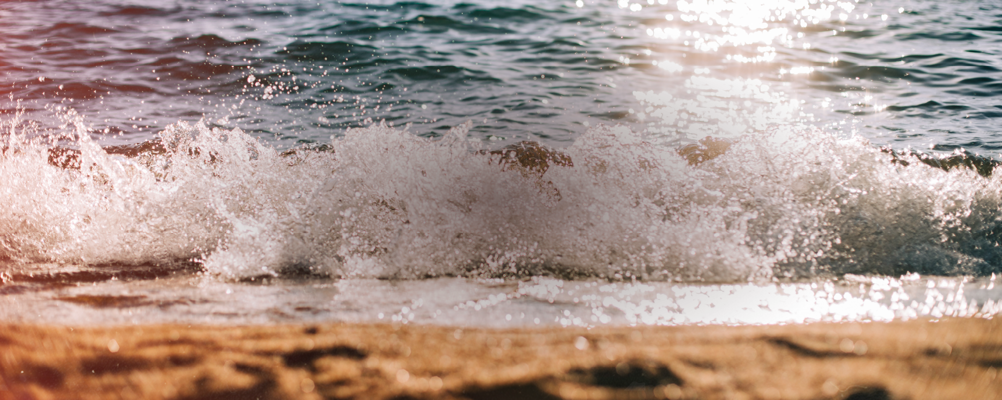 Klipsch Adventure Marine Waves crashing on lake edge LAS 2000x800
