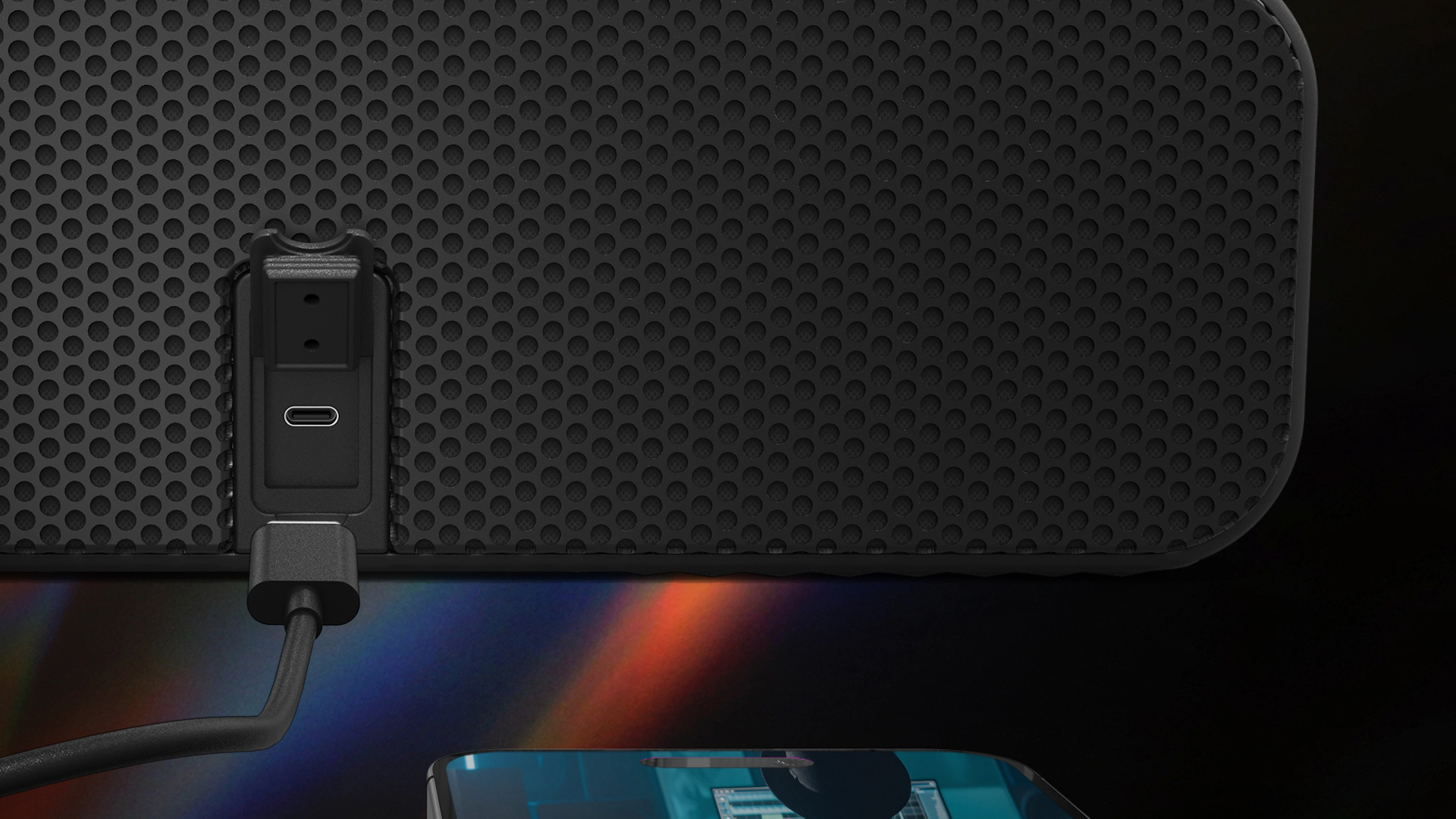 Klipsch Detroit charging via USB C 2000x2000