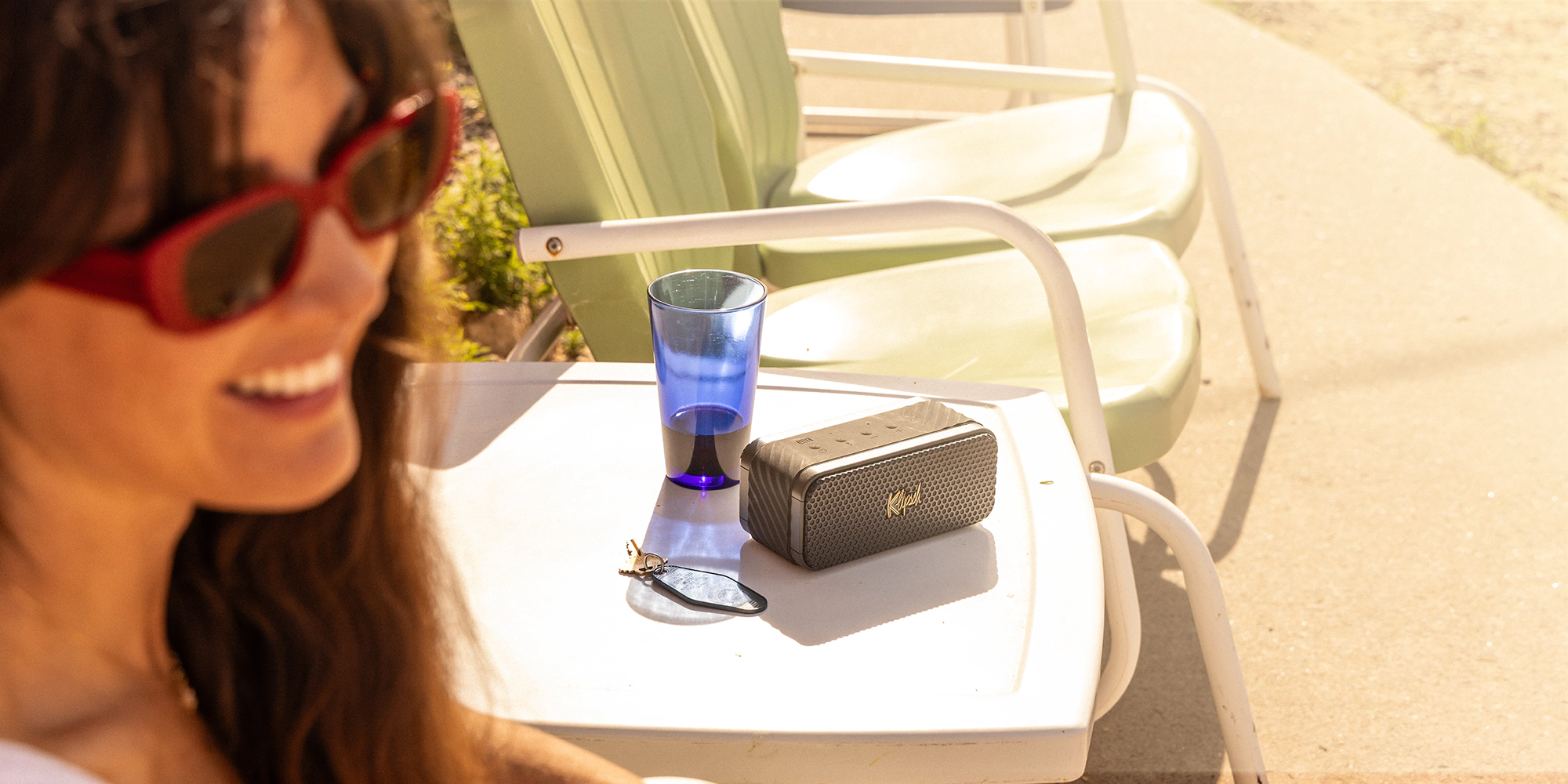 Klipsch Nashville Portable Bluetooth Speaker on sun soaked side table on motel patio4 2000x1000