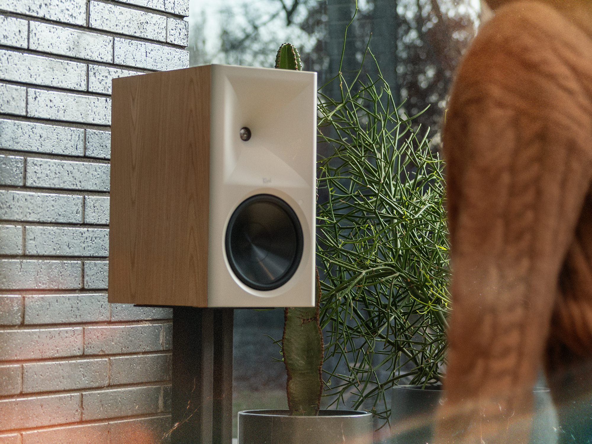 STUNNING RED OAK FINISH