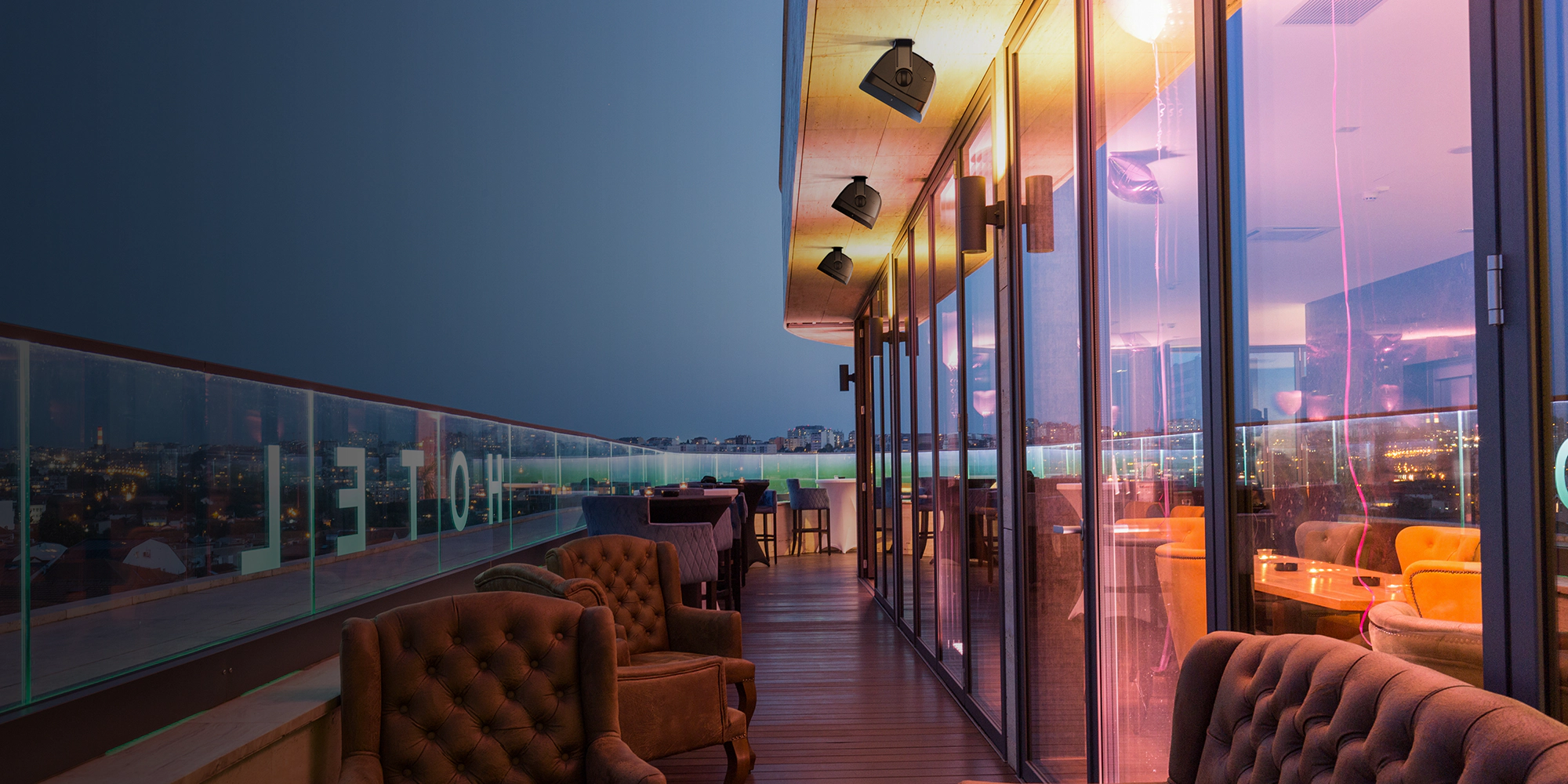 Klipsch PSM 650 T on Hotel Outdoor Rooftop Deck overlay 2000x1000