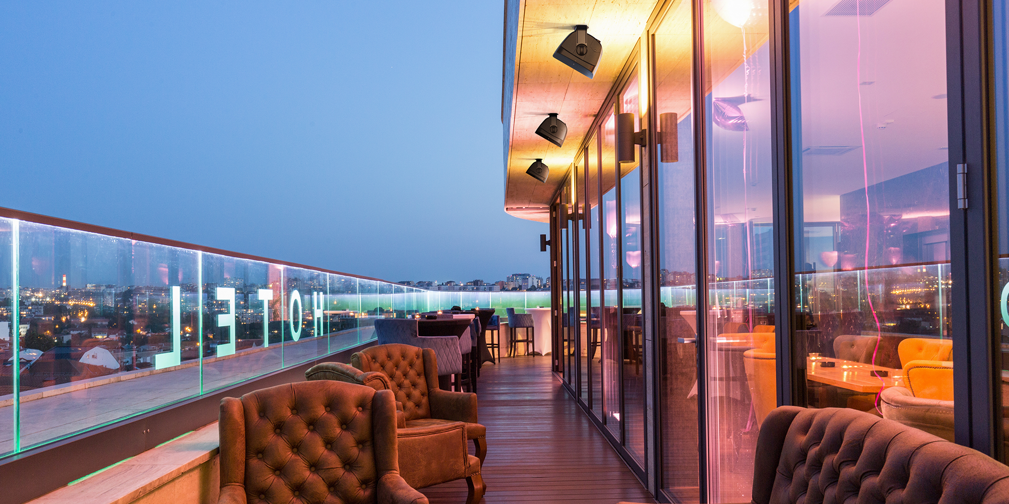 Klipsch PSM 650 T on Hotel Outdoor Rooftop Deck 2000x1000