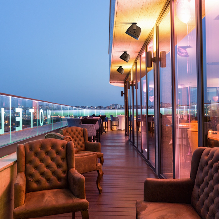 Klipsch PSM 650 T on Hotel Outdoor Rooftop Deck 2000x2000