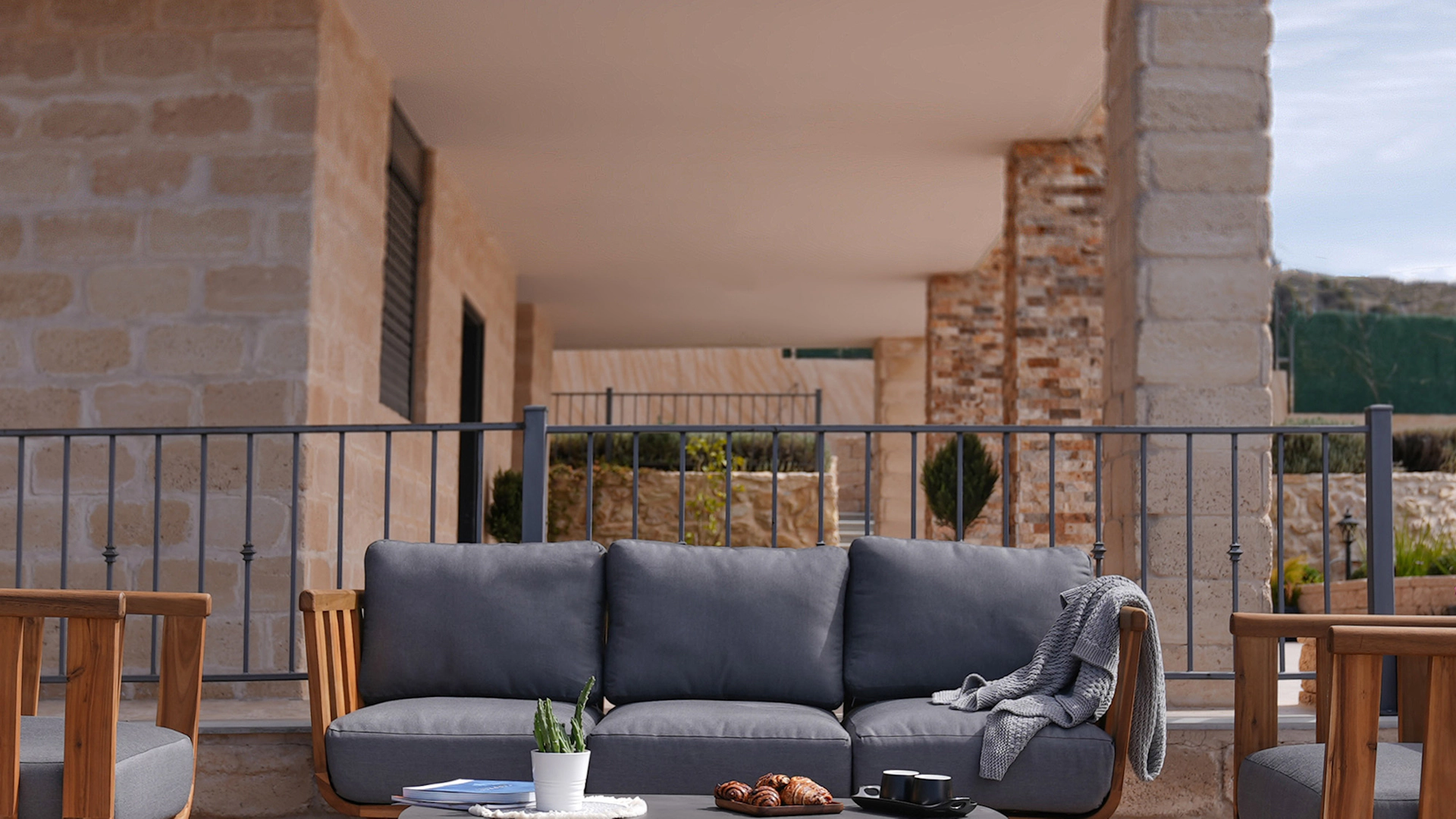 Klipsch RSM 800 in Home Patio Lounge Area 2000x2000