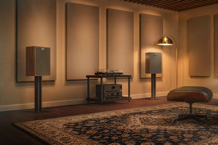 Klipsch Rebellion WN flanking turntable and amplifiers 2000x1333