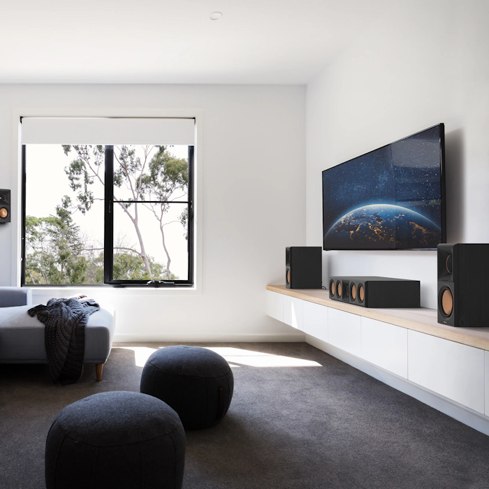 Klipsch Reference Premiere System in Apartment RP600 M RP504 C RP502 S 2000x2000
