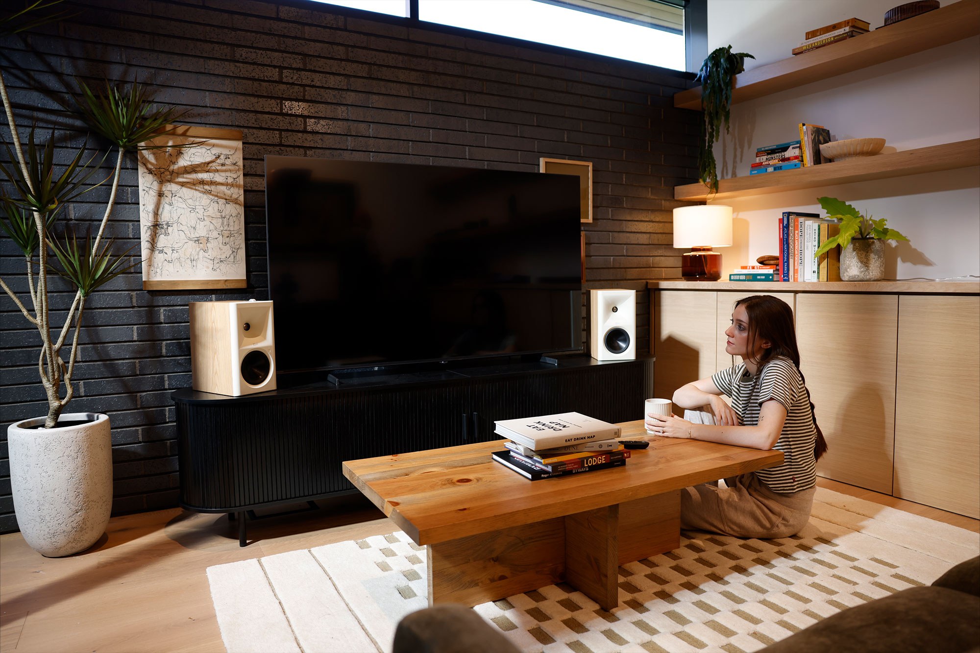 STUNNING RED OAK FINISH