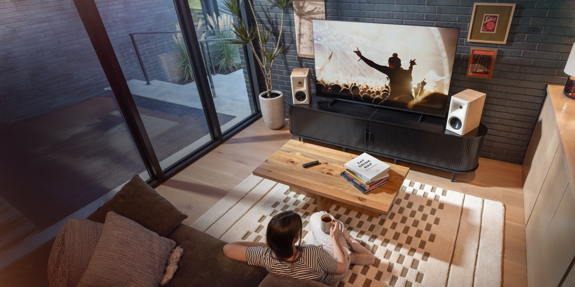 Klipsch The Fives II with Dolby Atmos sound virtualized as a bubble around engulfing the sweet spot in the room start 2000x1000