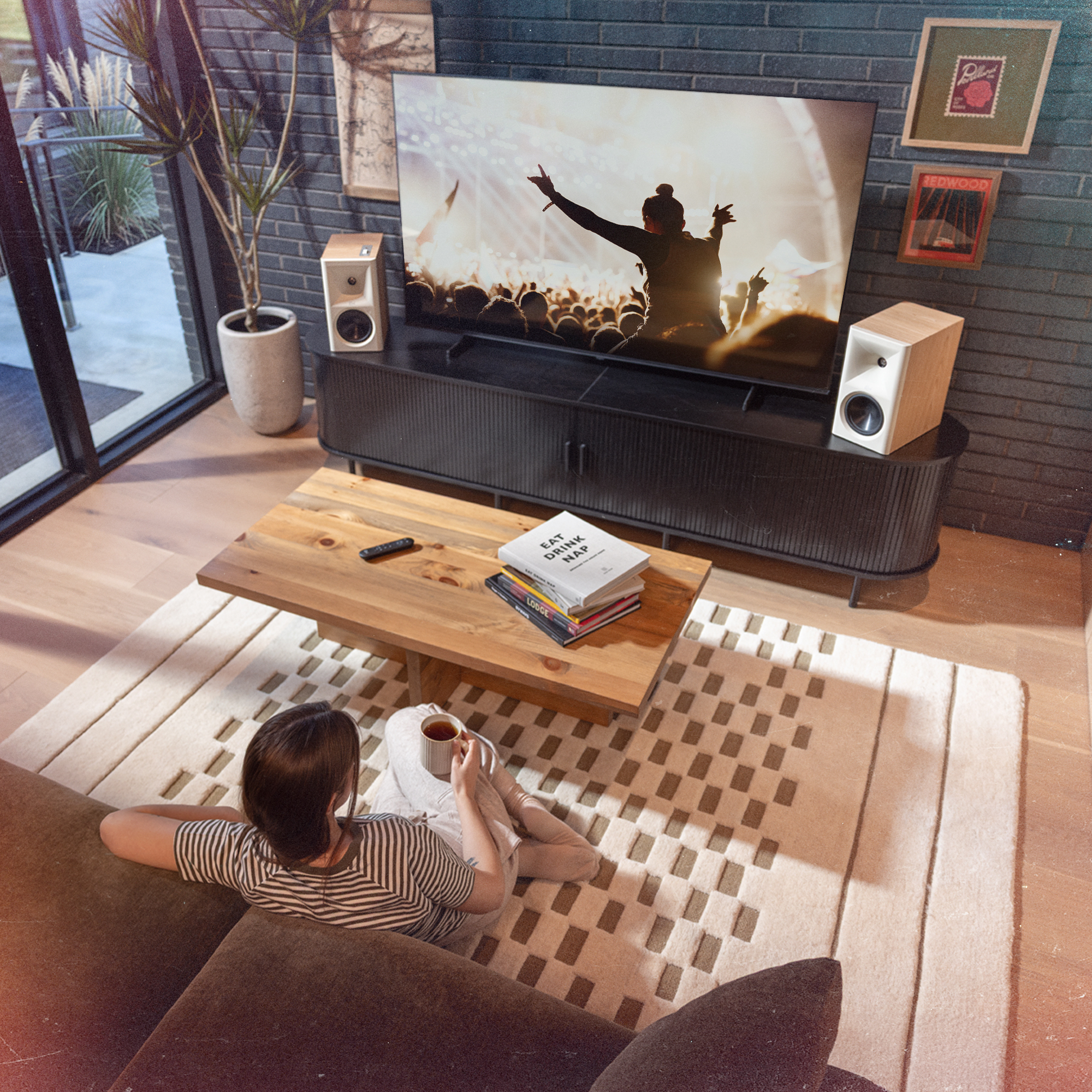 Klipsch The Fives II with Dolby Atmos sound virtualized as a bubble around engulfing the sweet spot in the room start 2000x2000