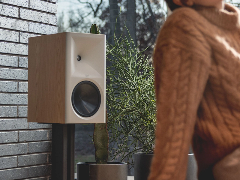 STUNNING RED OAK FINISH