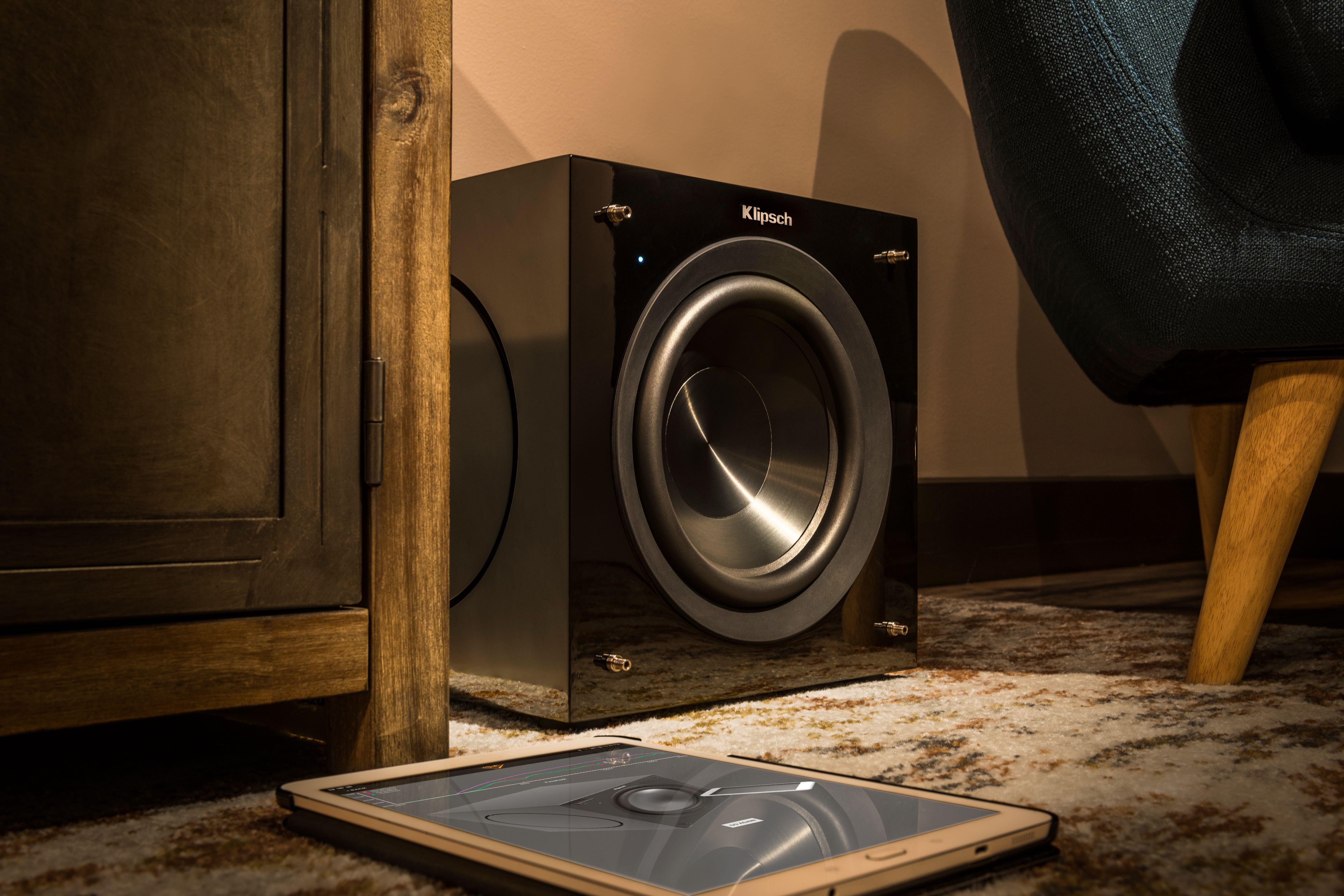 Klipsch C Series Subs C 308 AS Wi lifestyle 02