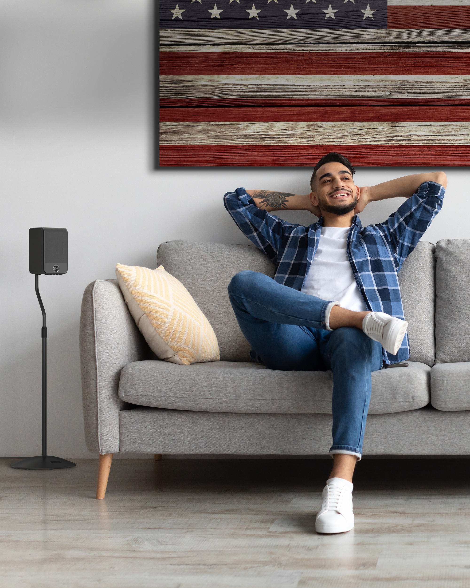 Klipsch Flexus SURR 100 in front of Americana Decor3 2000x2500