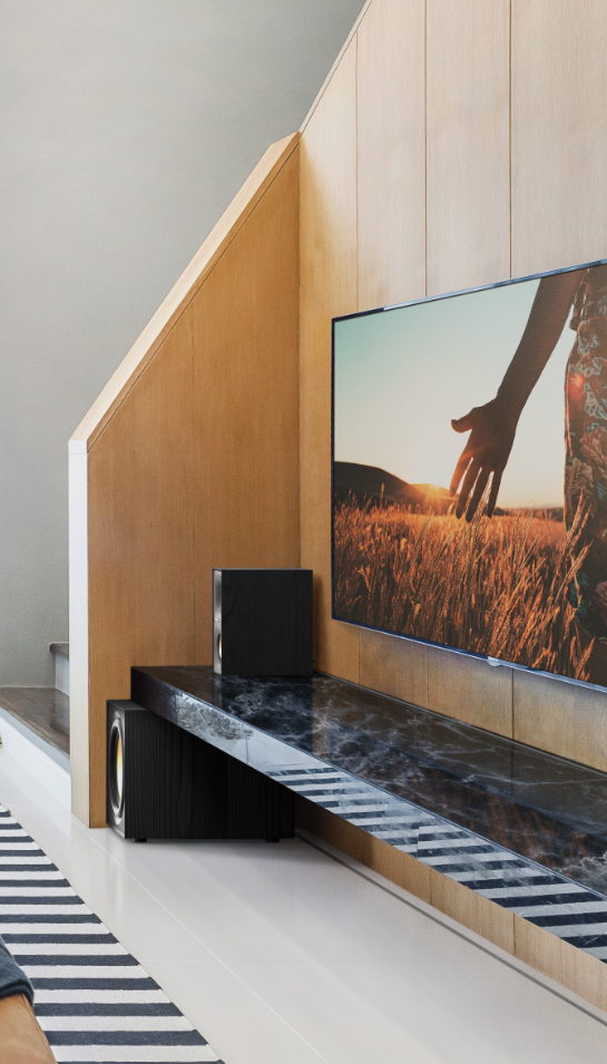 R 40 PM with R 101 SW in Bright Living Room 545x955