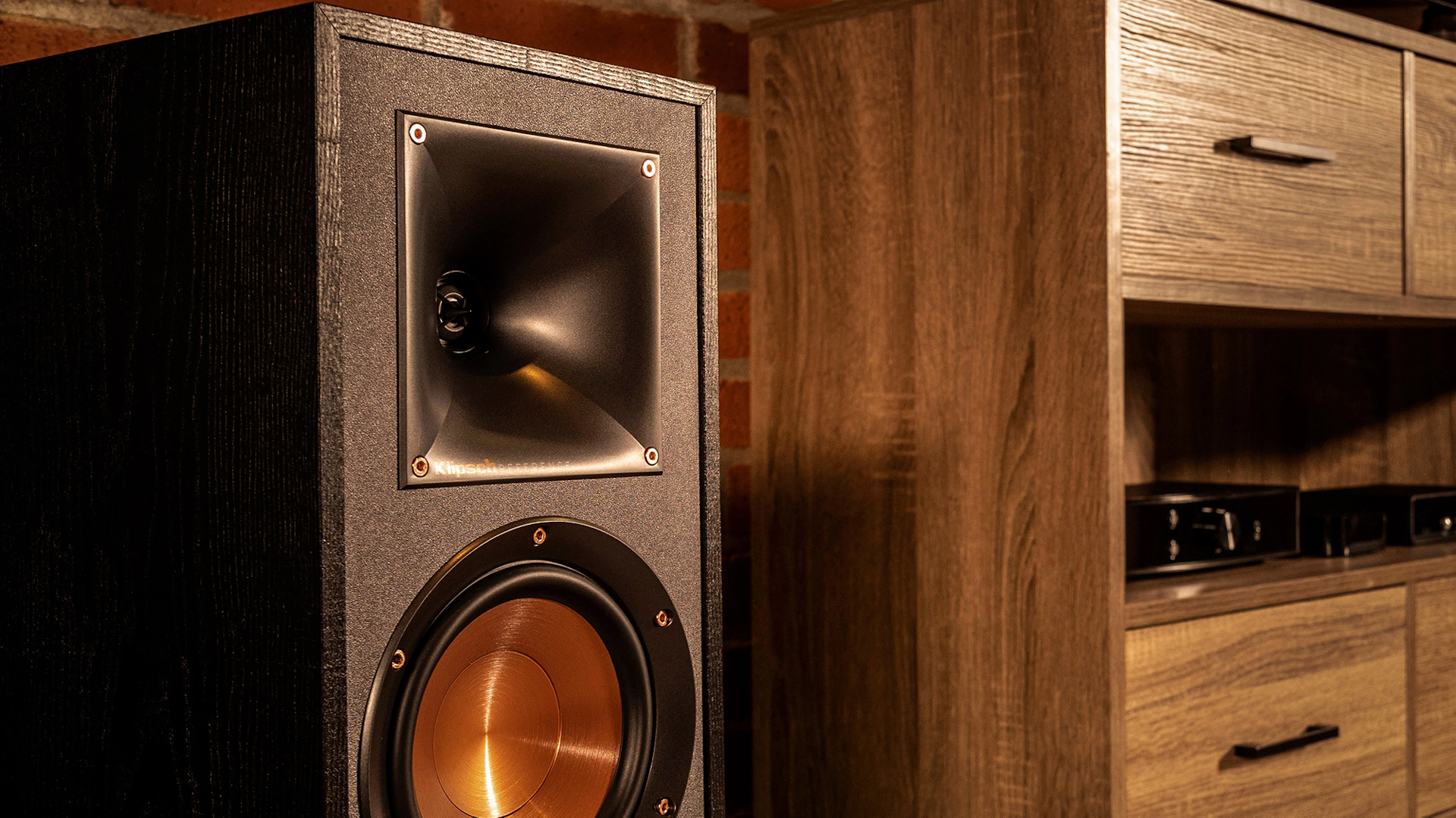 Reference 2018 Bookshelf Horn