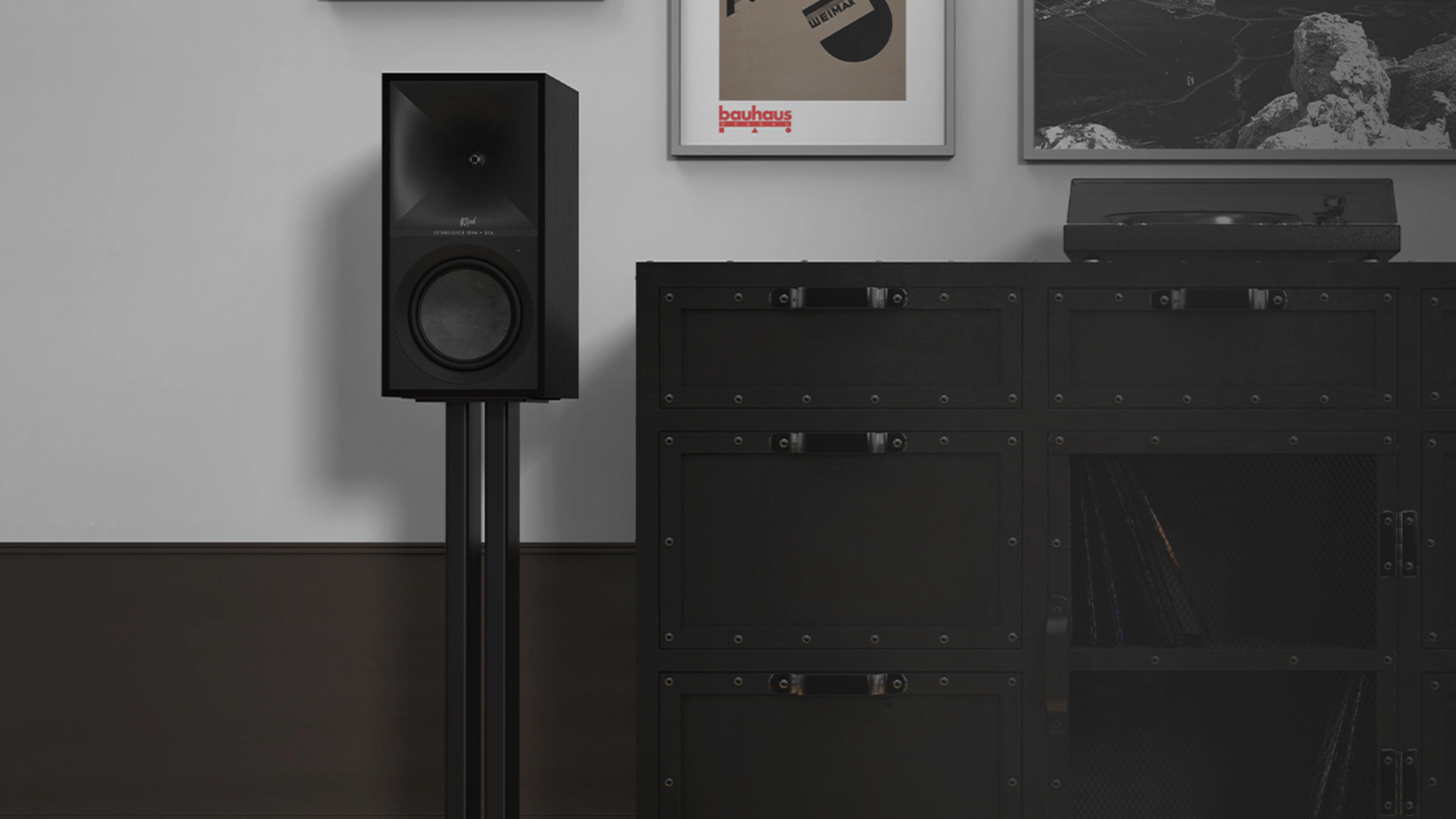 Speaker Stands Finishing Touches 2000x2000