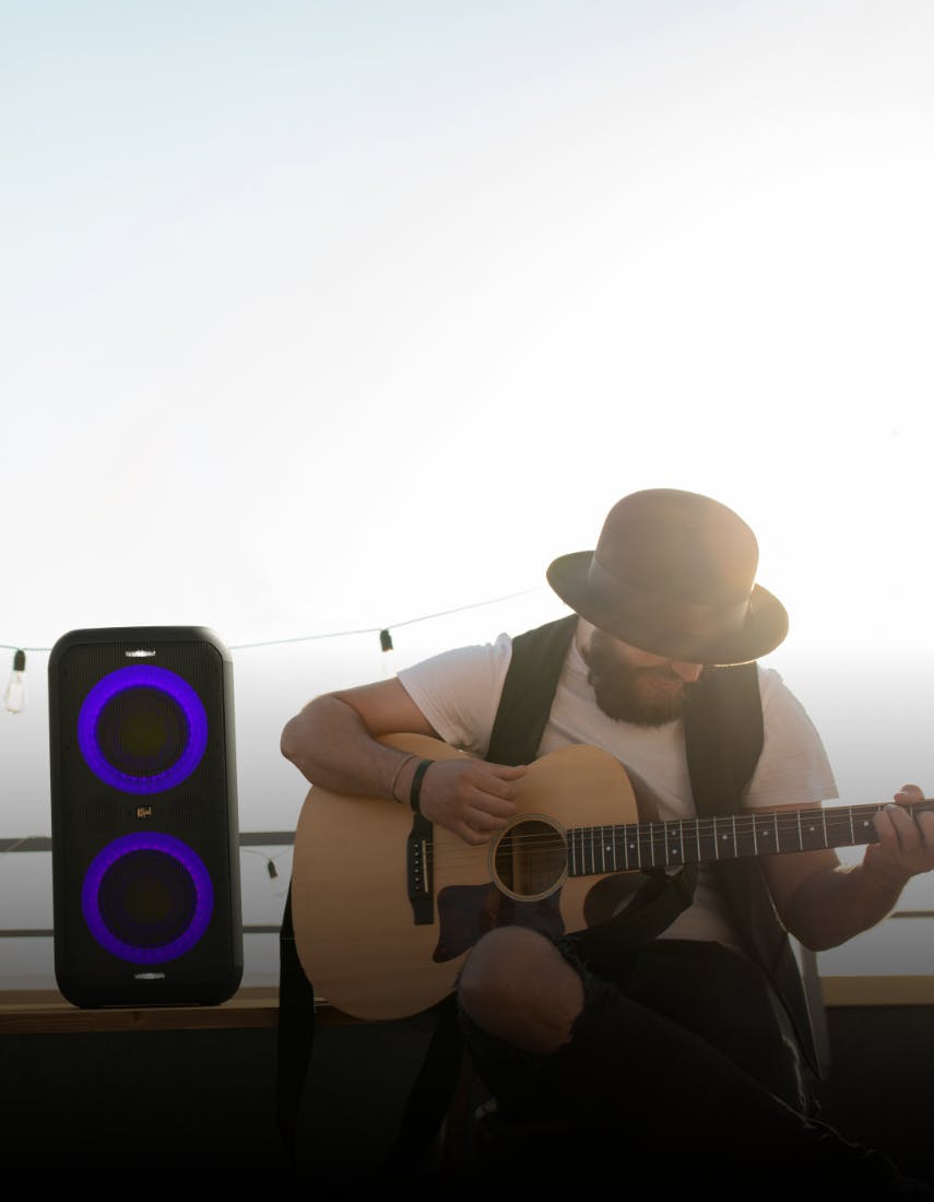 The Gig XXL Acoustic Musician Two Up Feature 855x1100