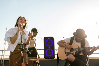 GIG XXL Accompanying Singer and Guitar 2000x1333