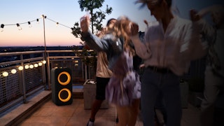 GIG XXL at Rooftop Party at Dusk overlay 1920x1080