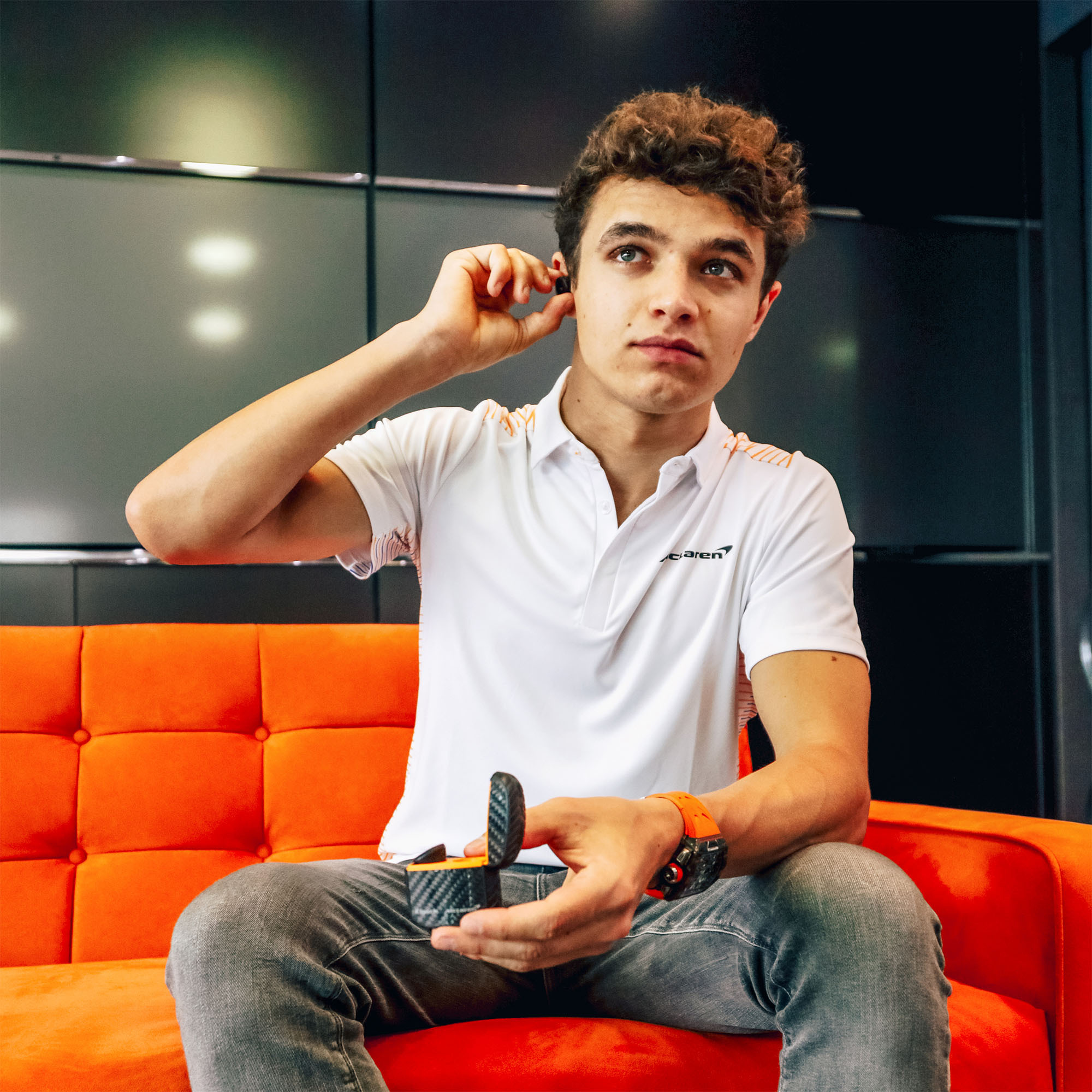 0006 Klipsch T5 II ANC Mc Laren Lifestyle35