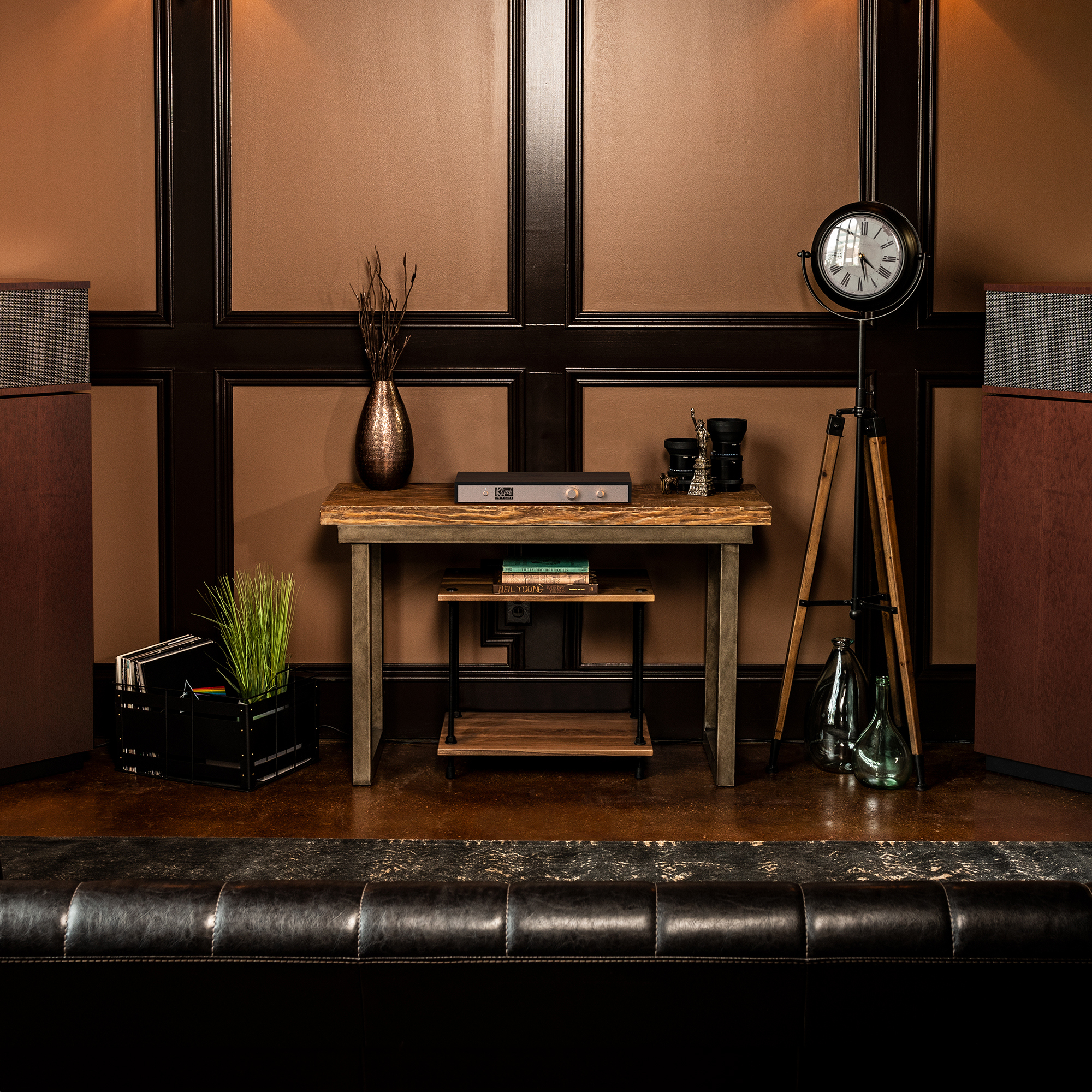 Active Crossover between pair of Klipschorns 2000x2000