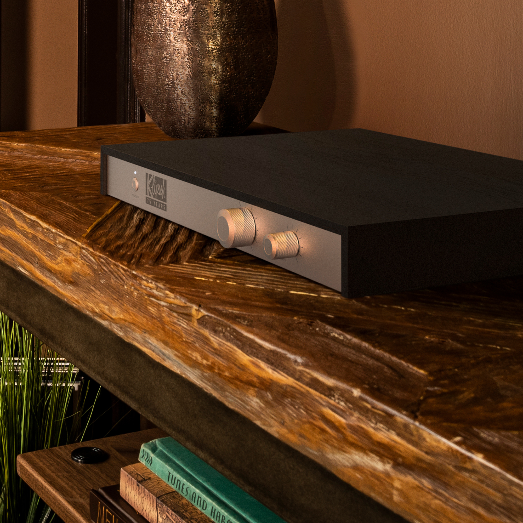 Active Crossover closeup on table 2000x2000