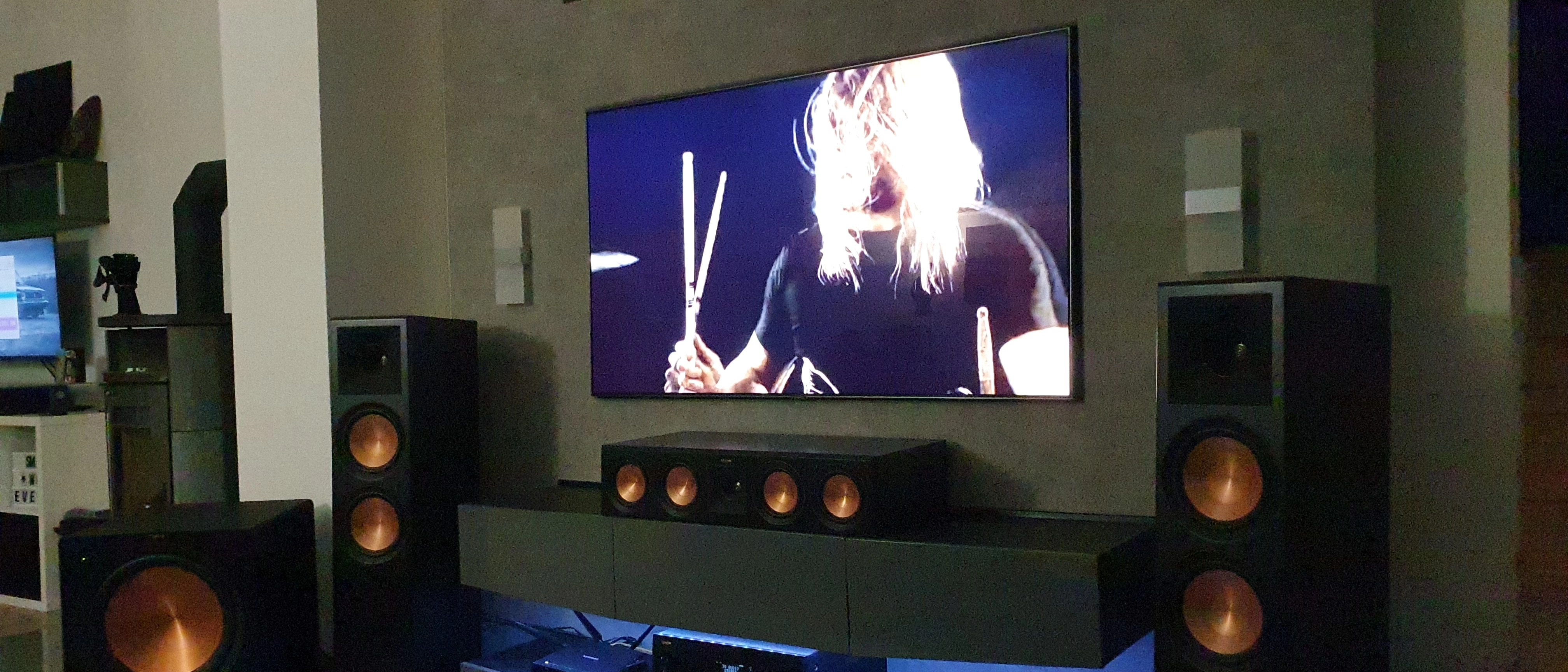 #MONDAYSHOWCASE: MAKING FRIENDS WITH NEIGHBORS