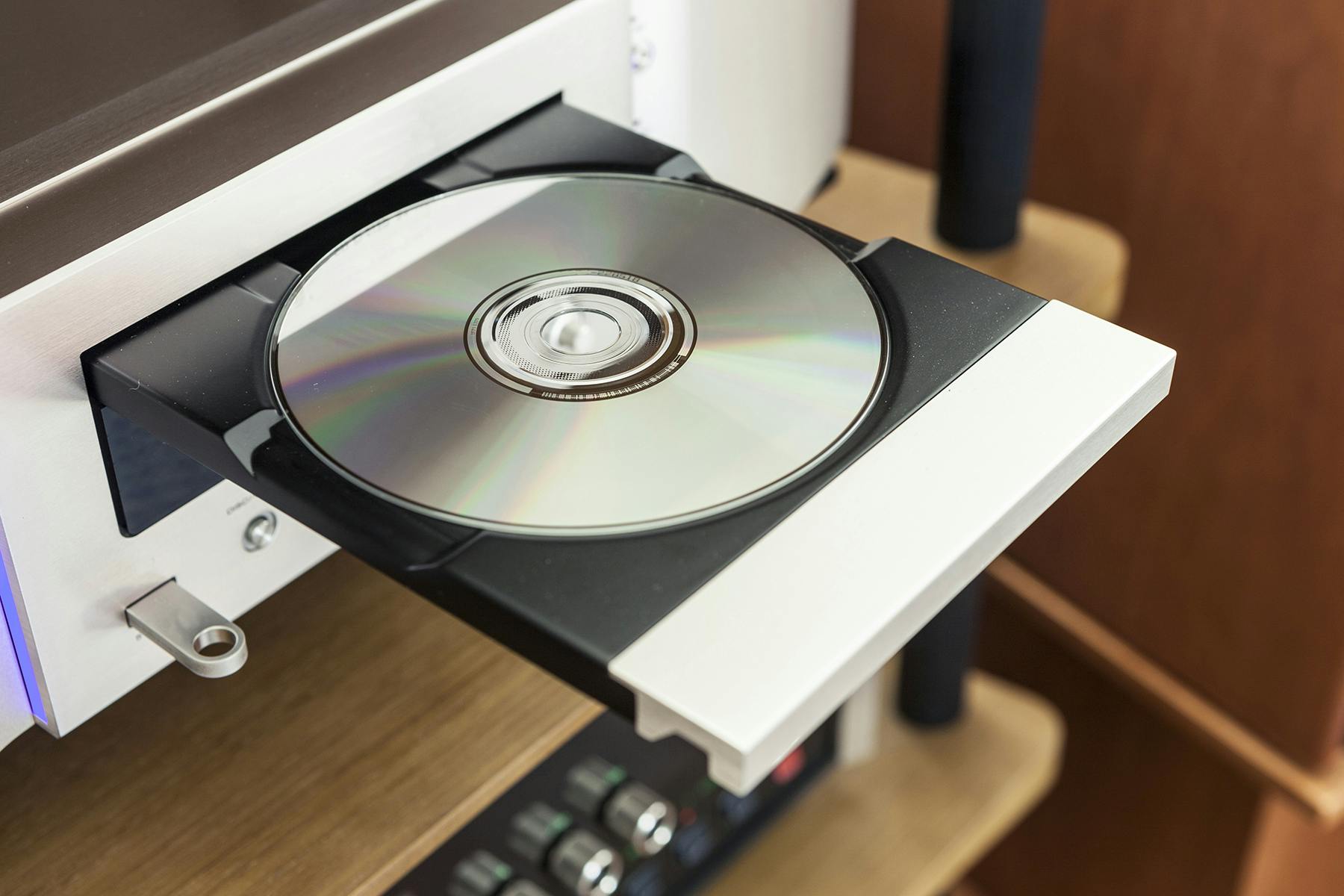 Analog vs Digital Media: Which is Better?