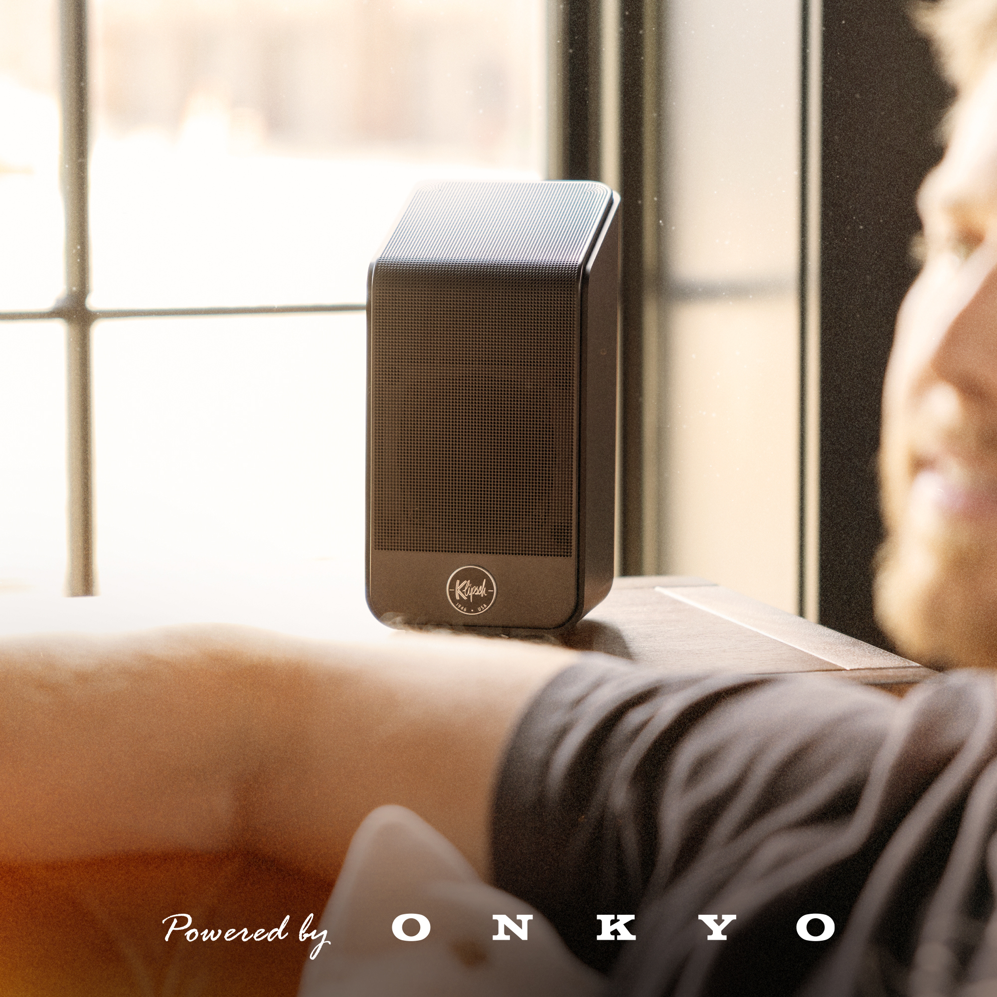 Flexus SURR 200 on side table in warm sunlight 2000x2000