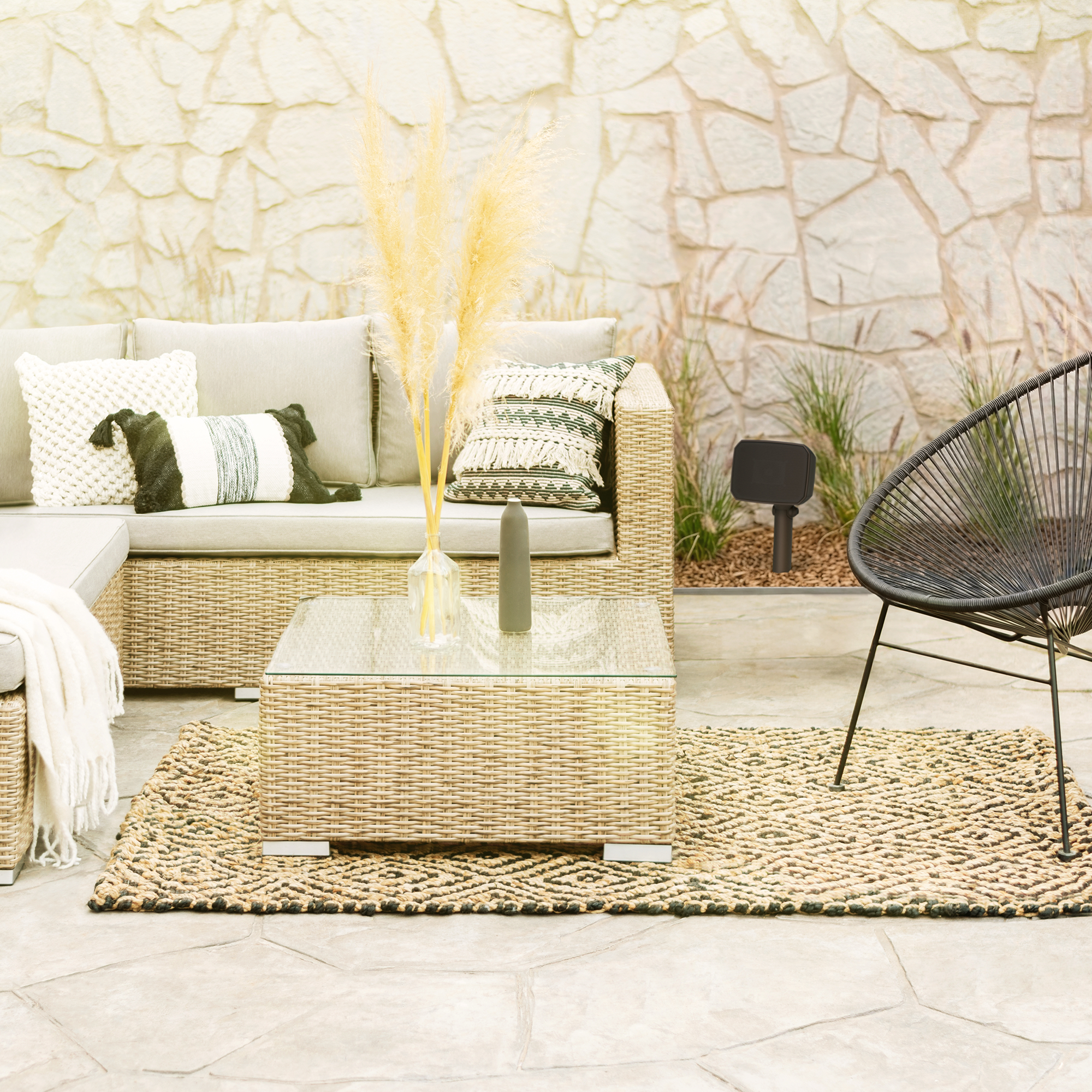 Klipsch Courtyard System in outdoor living room with high end furnishings 2000x2000