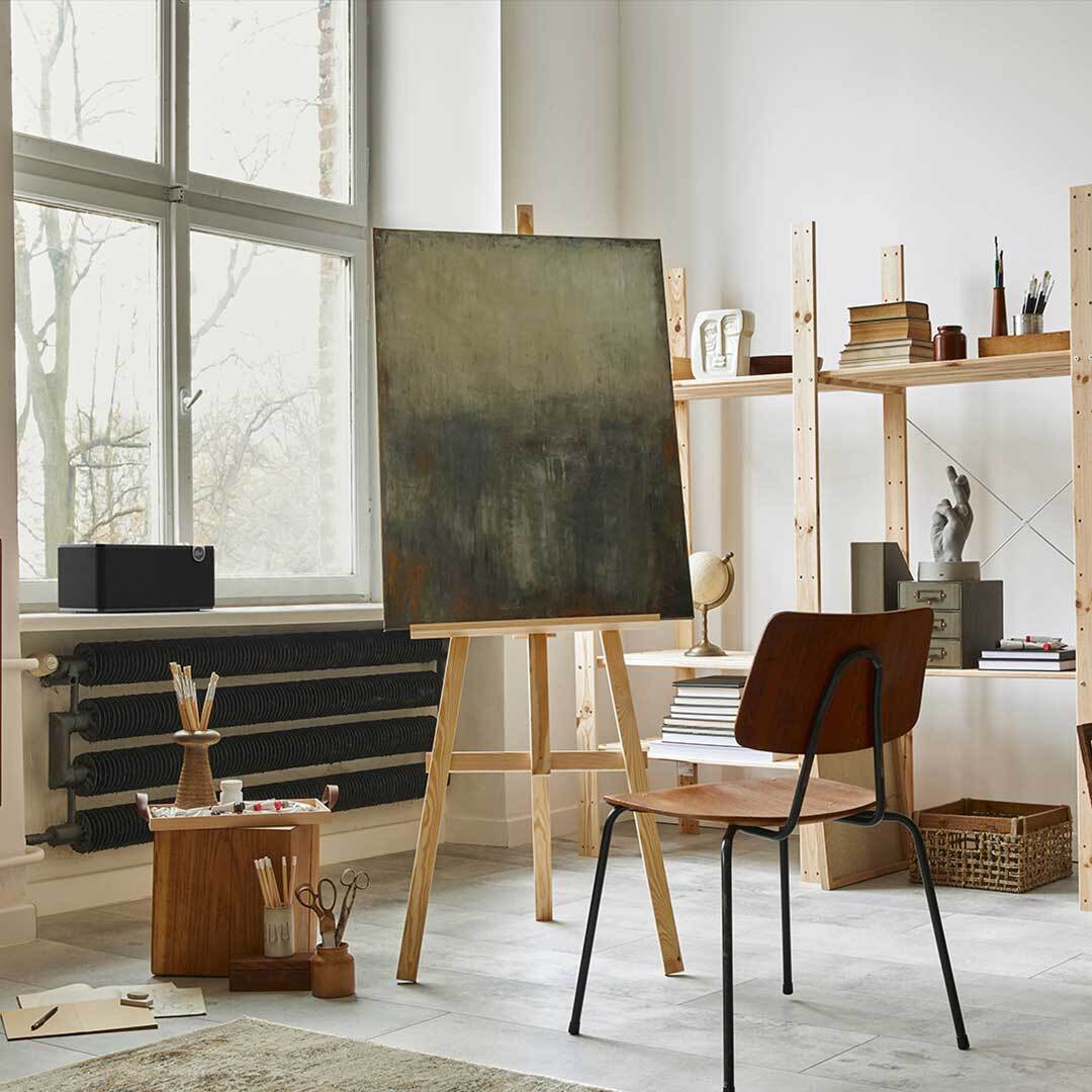 Klipsch The One Plus in art studio MOBILE