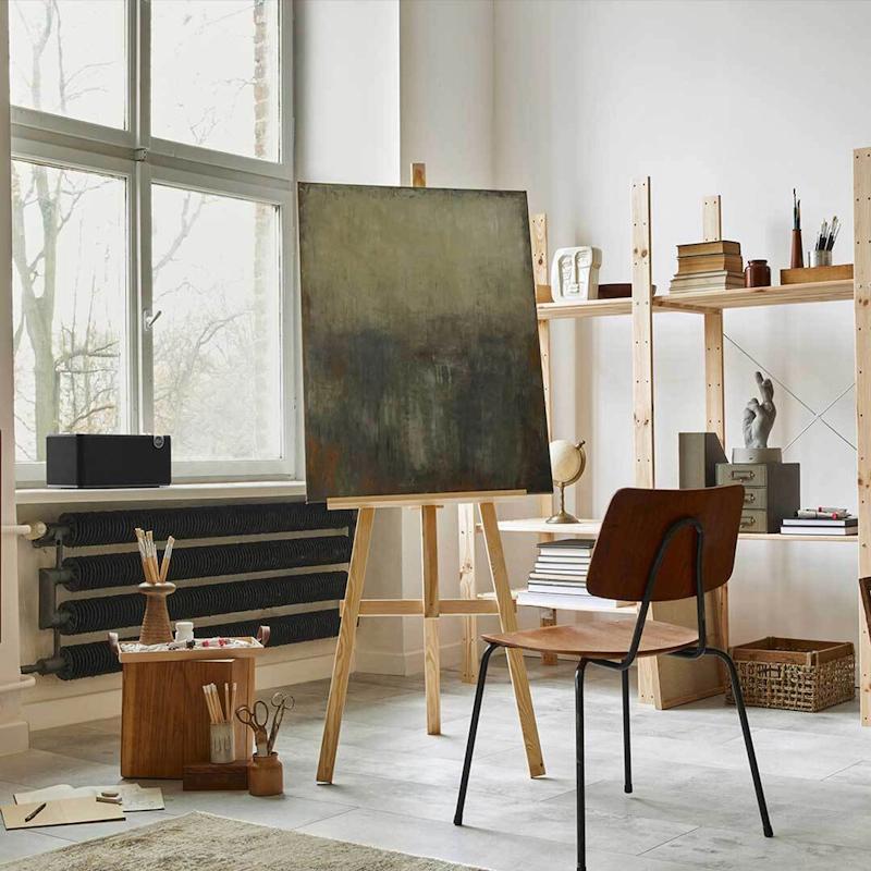 Klipsch The One Plus in art studio MOBILE