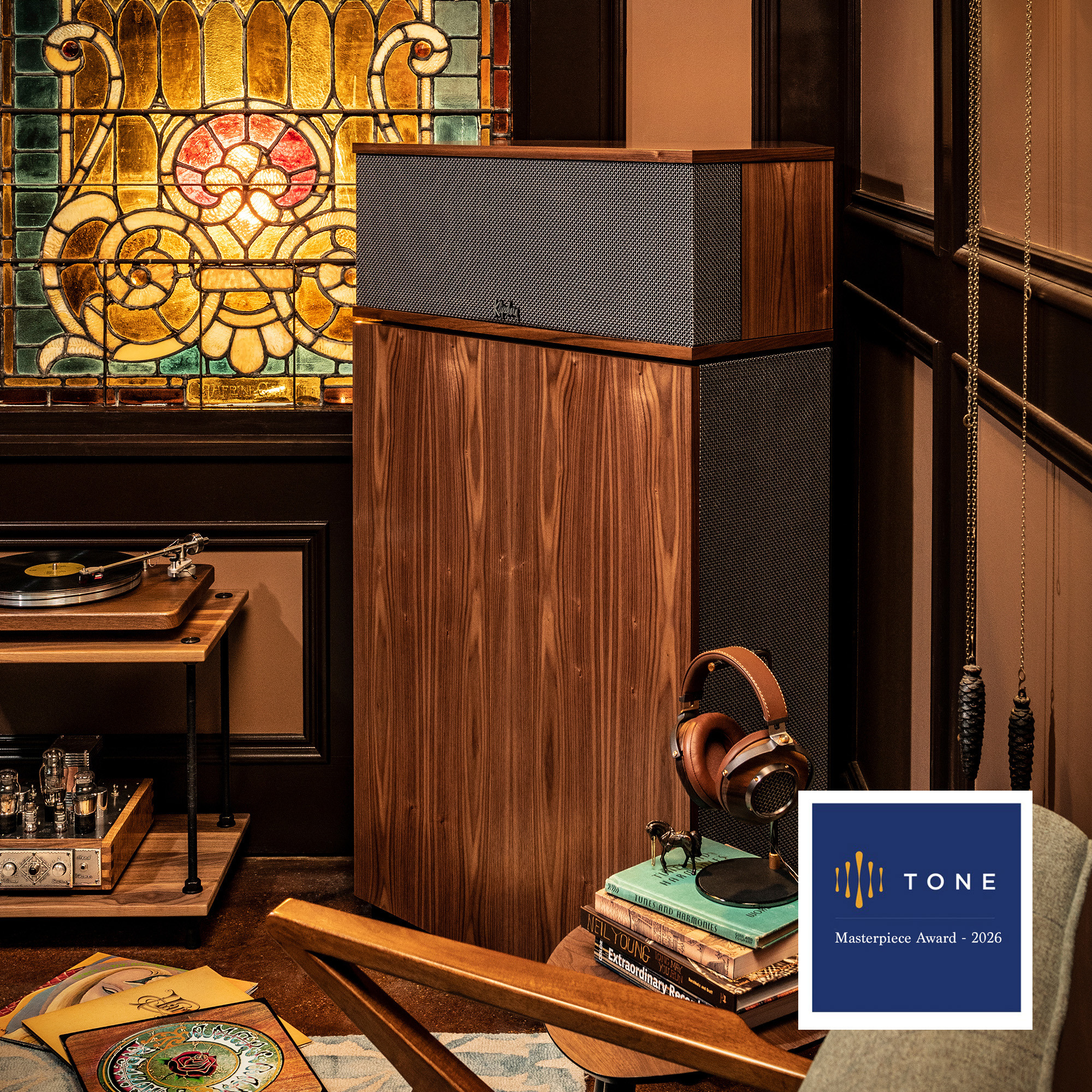 Klipschorn AW in cool listening room with Tone Award logo 2000x2000