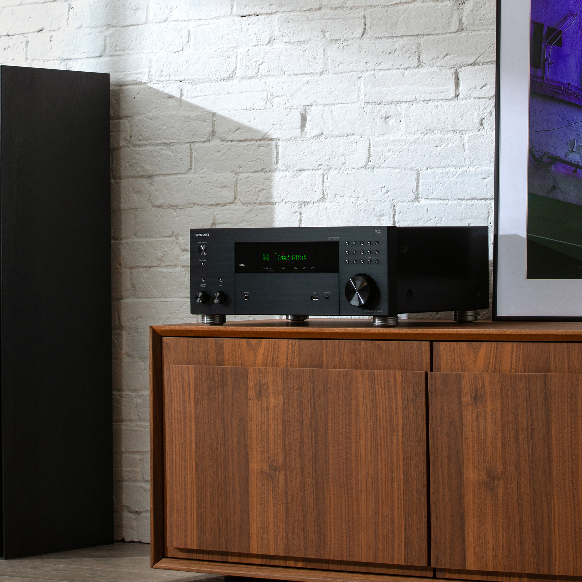 ONKYO TX RZ30 with floorstanding speaker and art2 med res 2000x2000 1