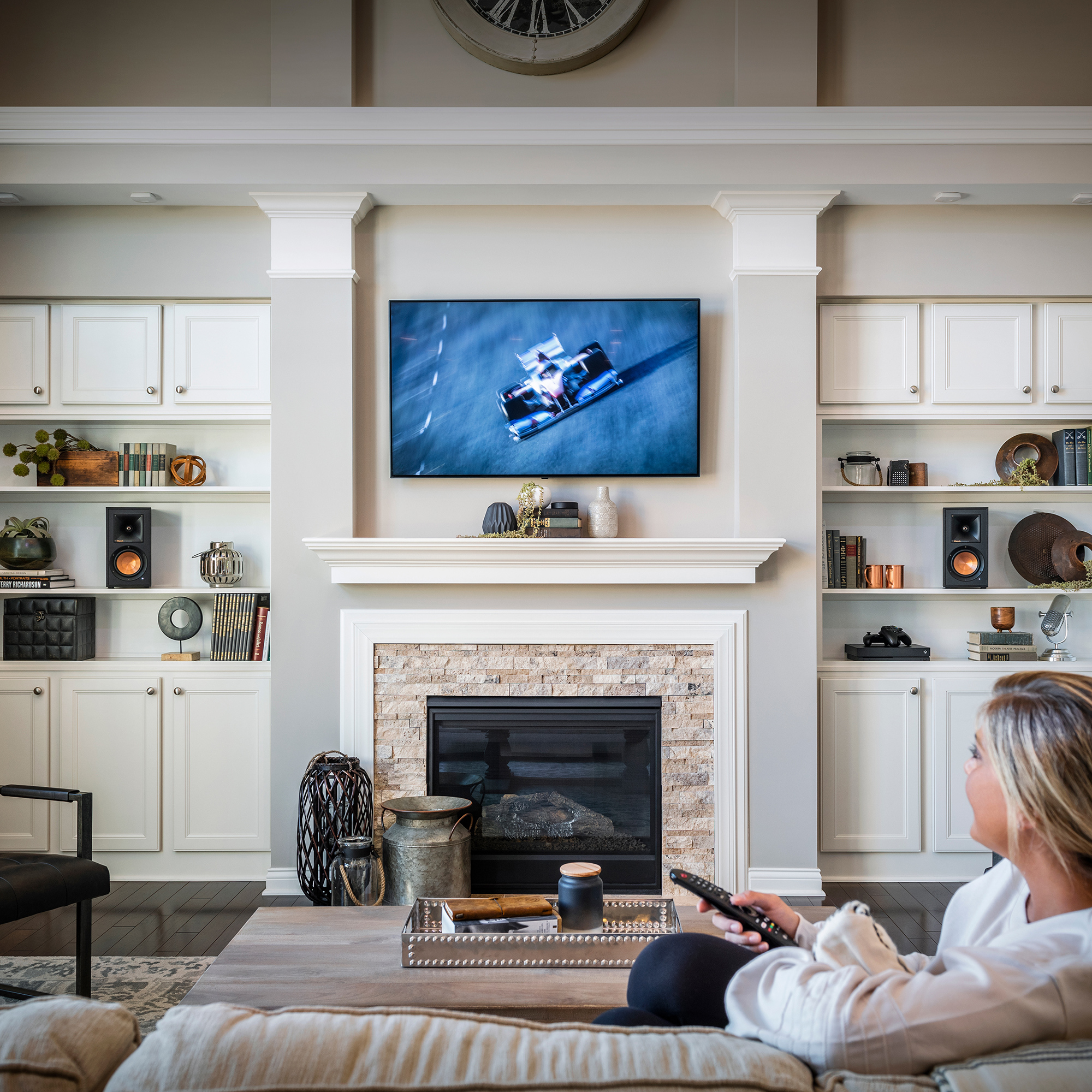 Reference Wireless Lifestyle2 0womanhangingout