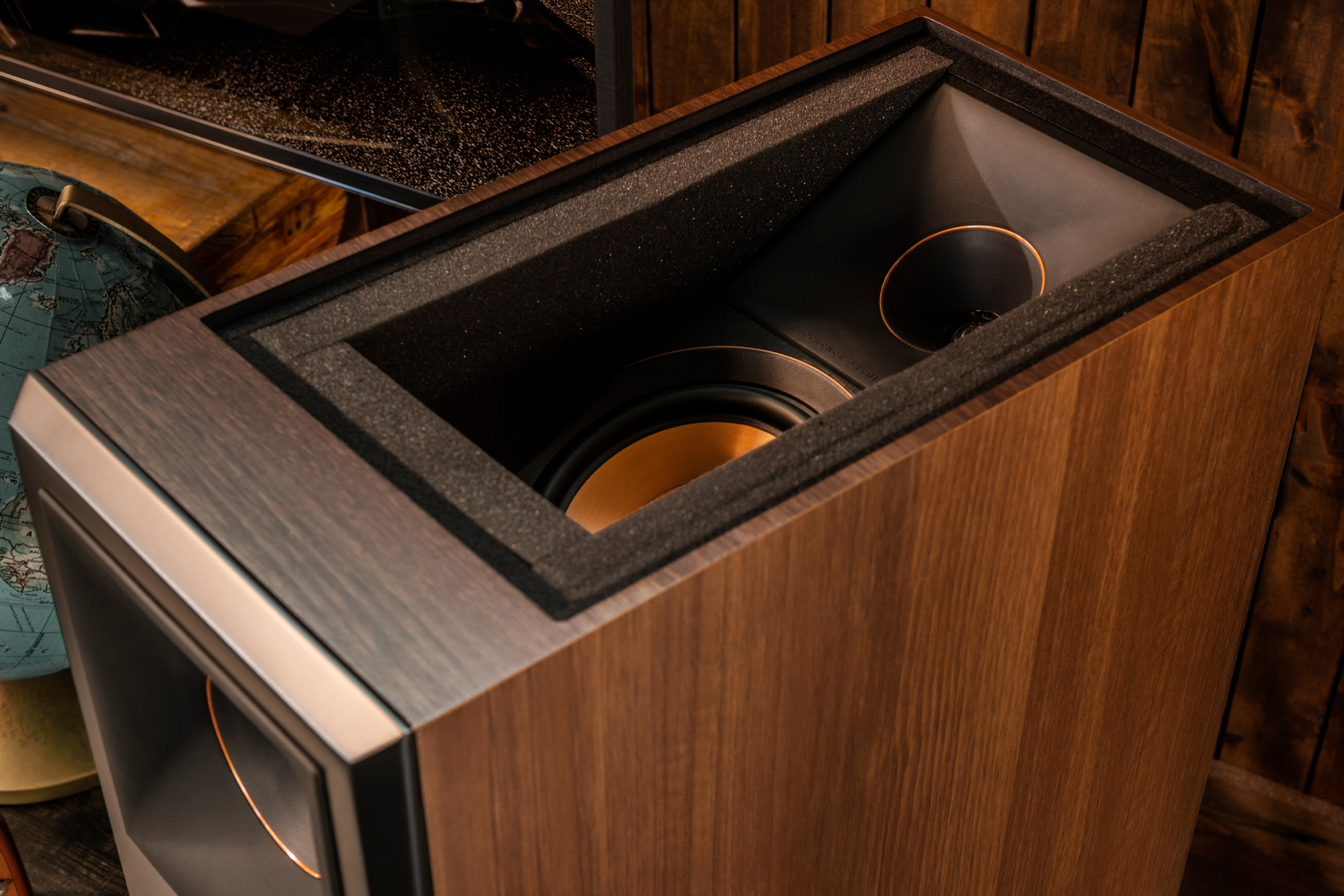Premium Floorstanding & Tower Speakers Klipsch